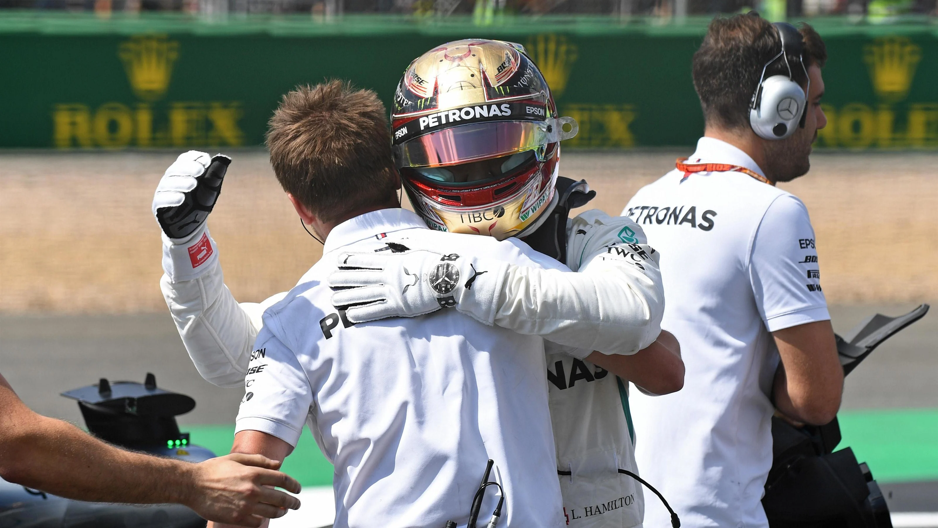 Pole sitter Lewis Hamilton (GBR) Mercedes-AMG F1 W09 EQ Power+ celebrates in parc ferme at Formula