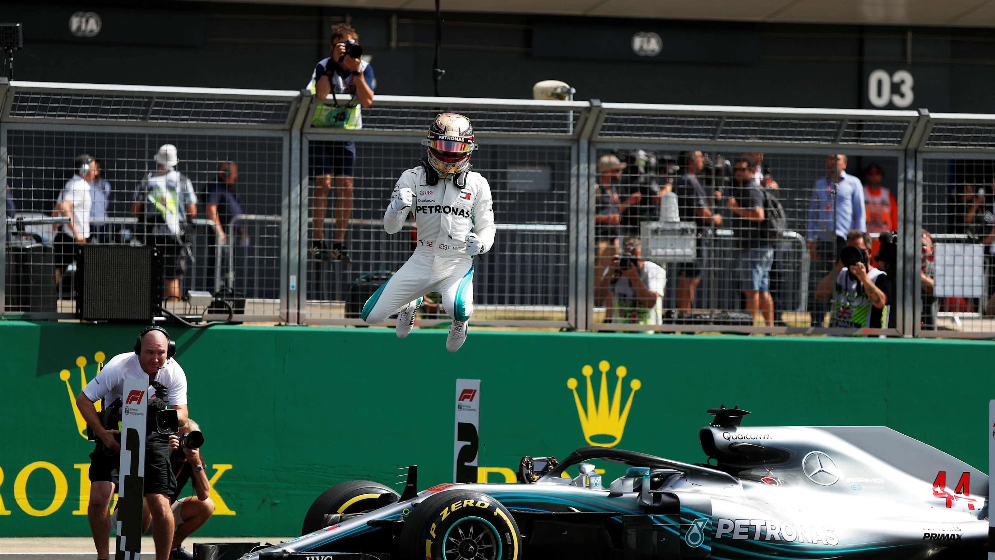 Pole sitter Lewis Hamilton (GBR) Mercedes-AMG F1 W09 EQ Power+ celebrates in parc ferme at Formula