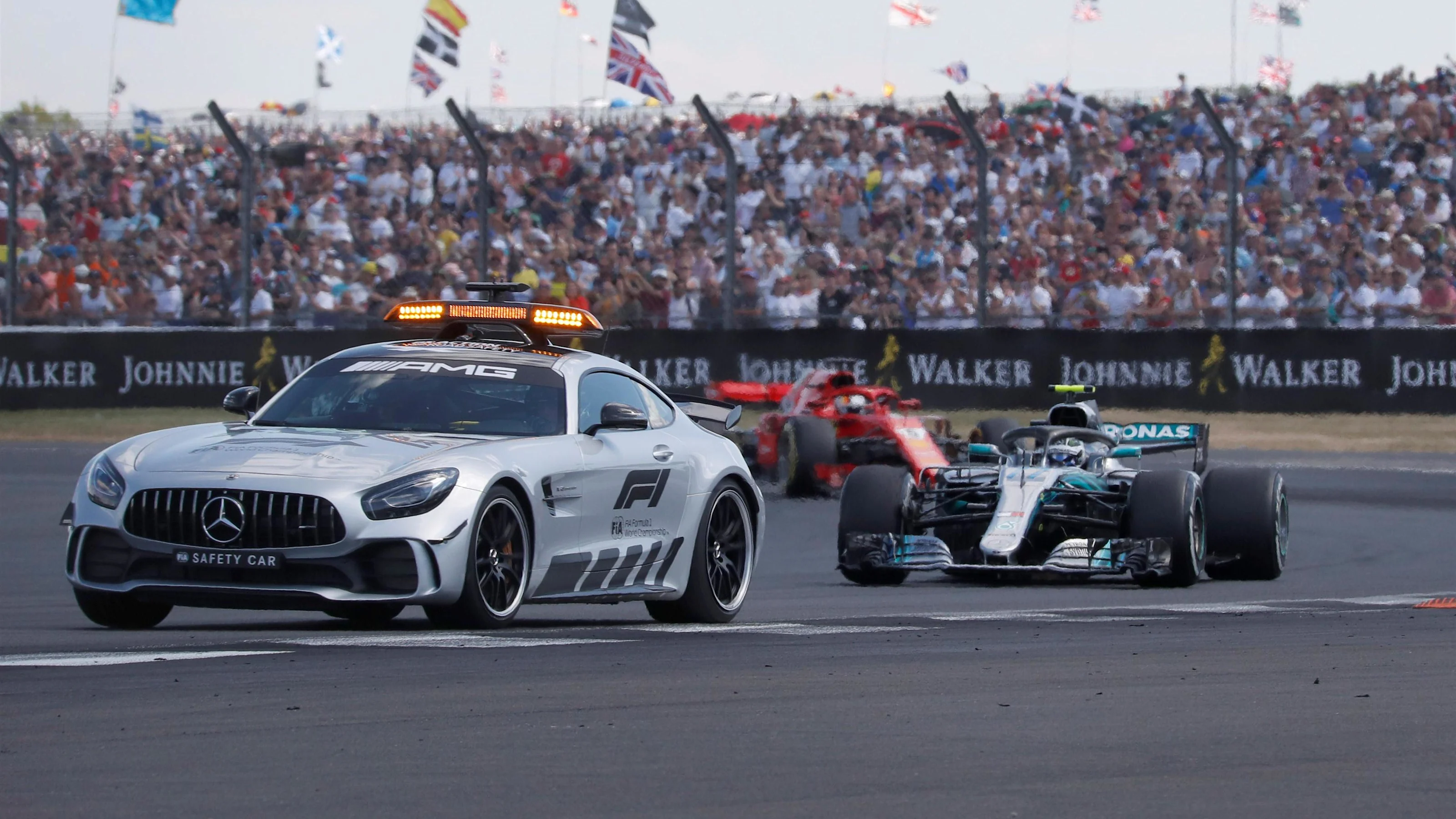 Safety Car leading pack with Valtteri Bottas (FIN) Mercedes-AMG F1 W09 EQ Power+ at Formula One