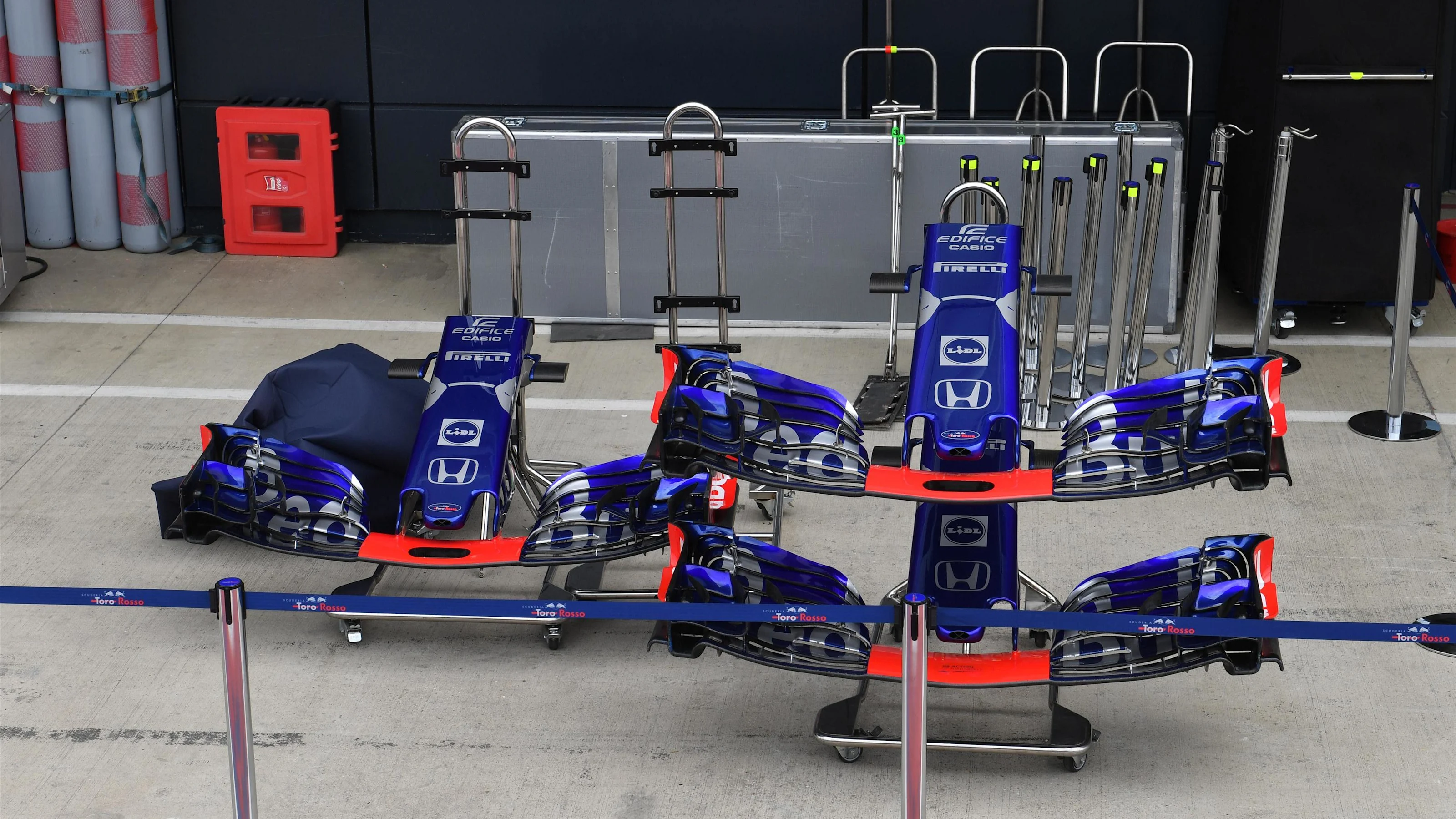 Scuderia Toro Rosso STR13 nose and front wings at Formula One World Championship, Rd10, British