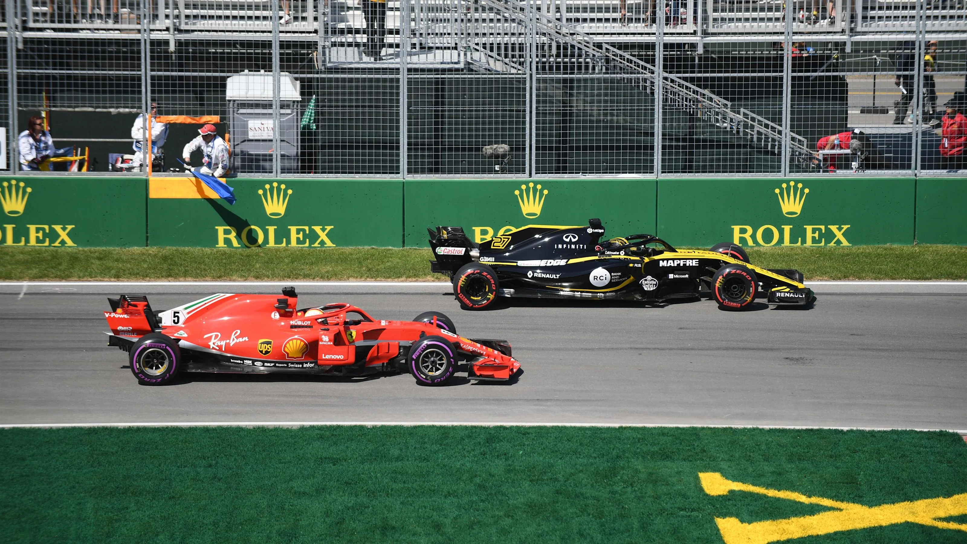 Nico Hulkenberg (GER) Renault Sport F1 Team RS18 and Sebastian Vettel (GER) Ferrari SF-71H at