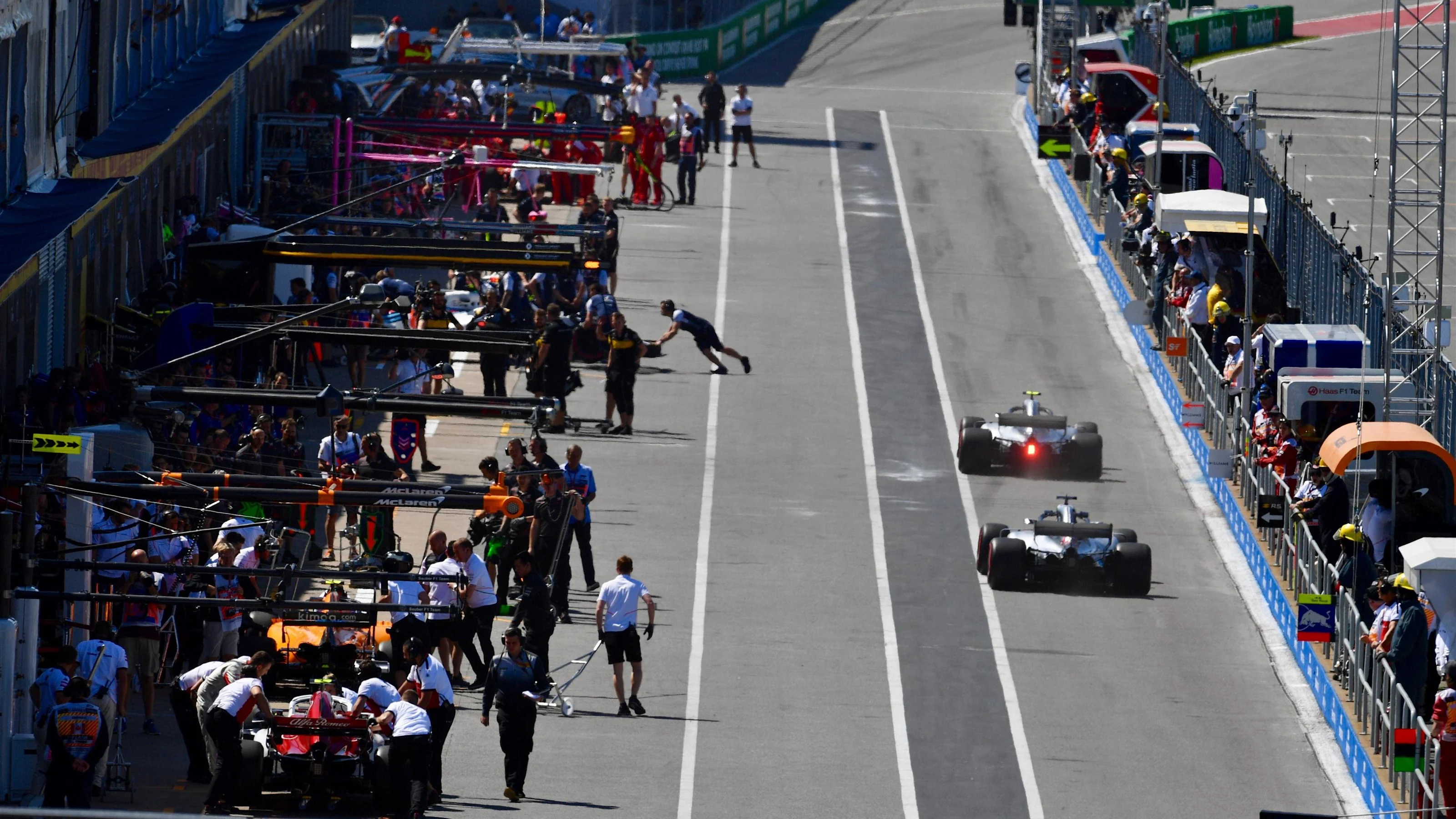 Pit lane action at Formula One World Championship, Rd7, Canadian Grand Prix, Practice, Montreal,