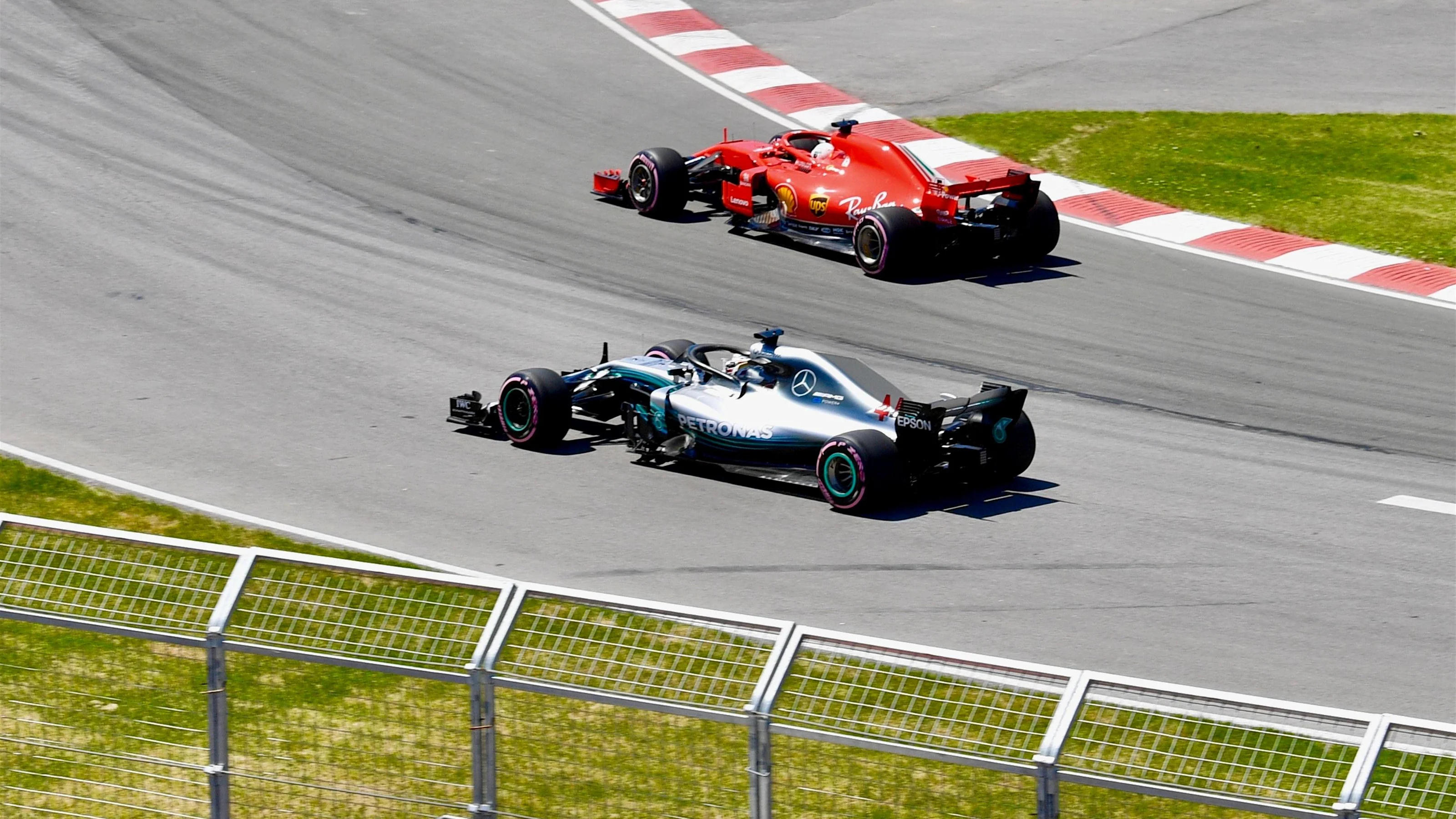 Lewis Hamilton (GBR) Mercedes-AMG F1 W09 EQ Power+ and Sebastian Vettel (GER) Ferrari SF-71H at