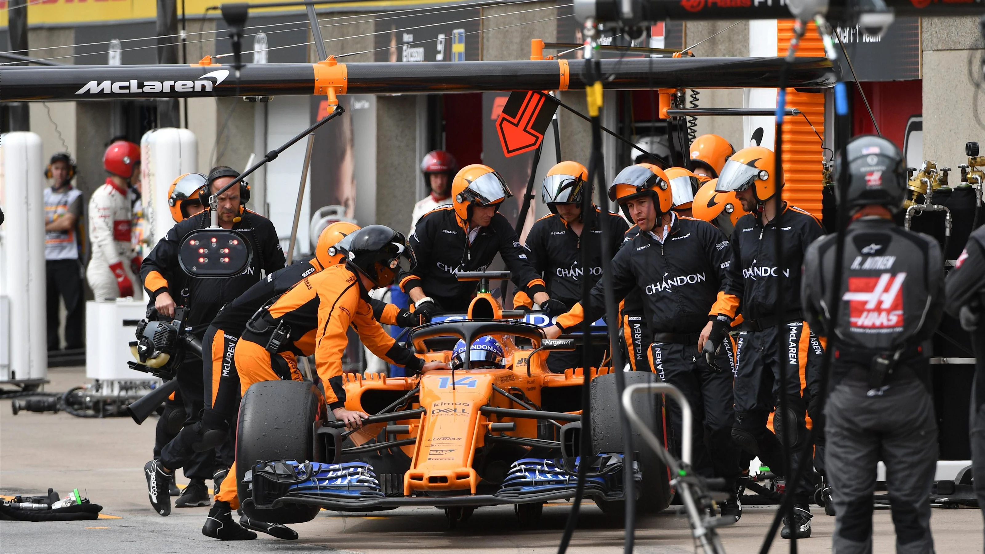 Fernando Alonso (ESP) McLaren MCL33 retires from the race at Formula One World Championship, Rd7,