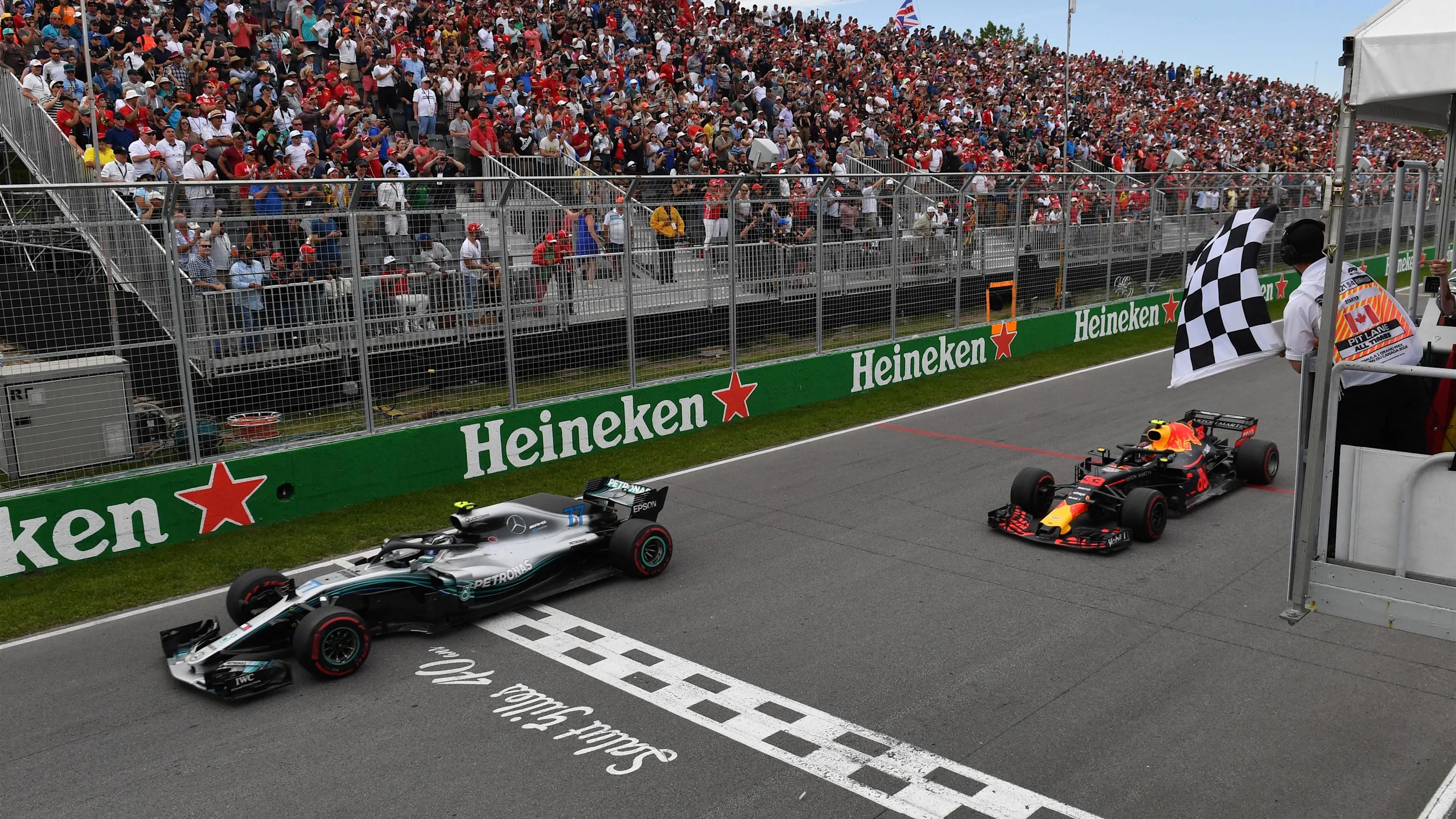 Valtteri Bottas (FIN) Mercedes-AMG F1 W09 EQ Power+ and Max Verstappen (NED) Red Bull Racing RB14