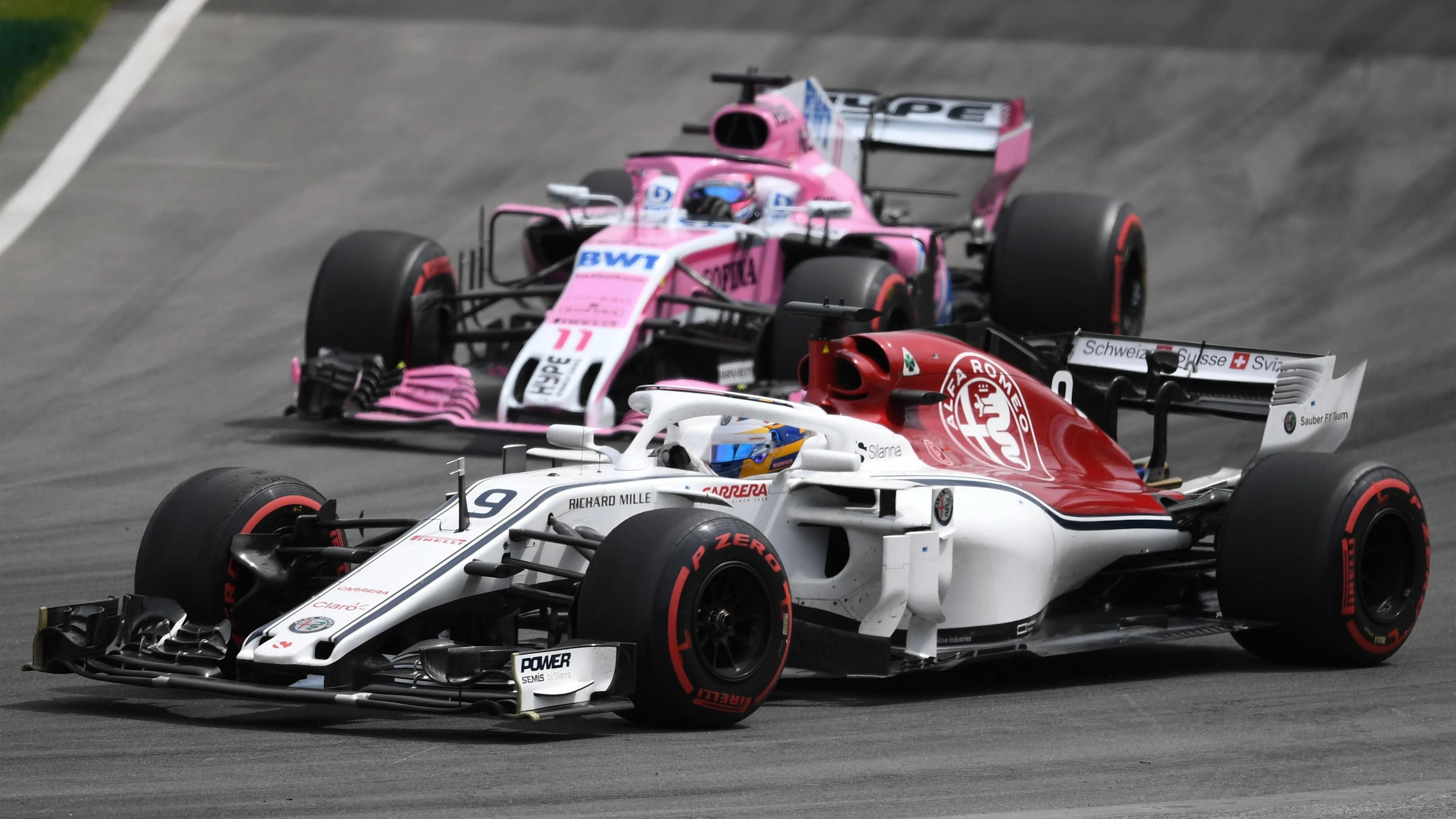 Marcus Ericsson (SWE) Alfa Romeo Sauber C37 and Sergio Perez (MEX) Force India VJM11 at Formula One