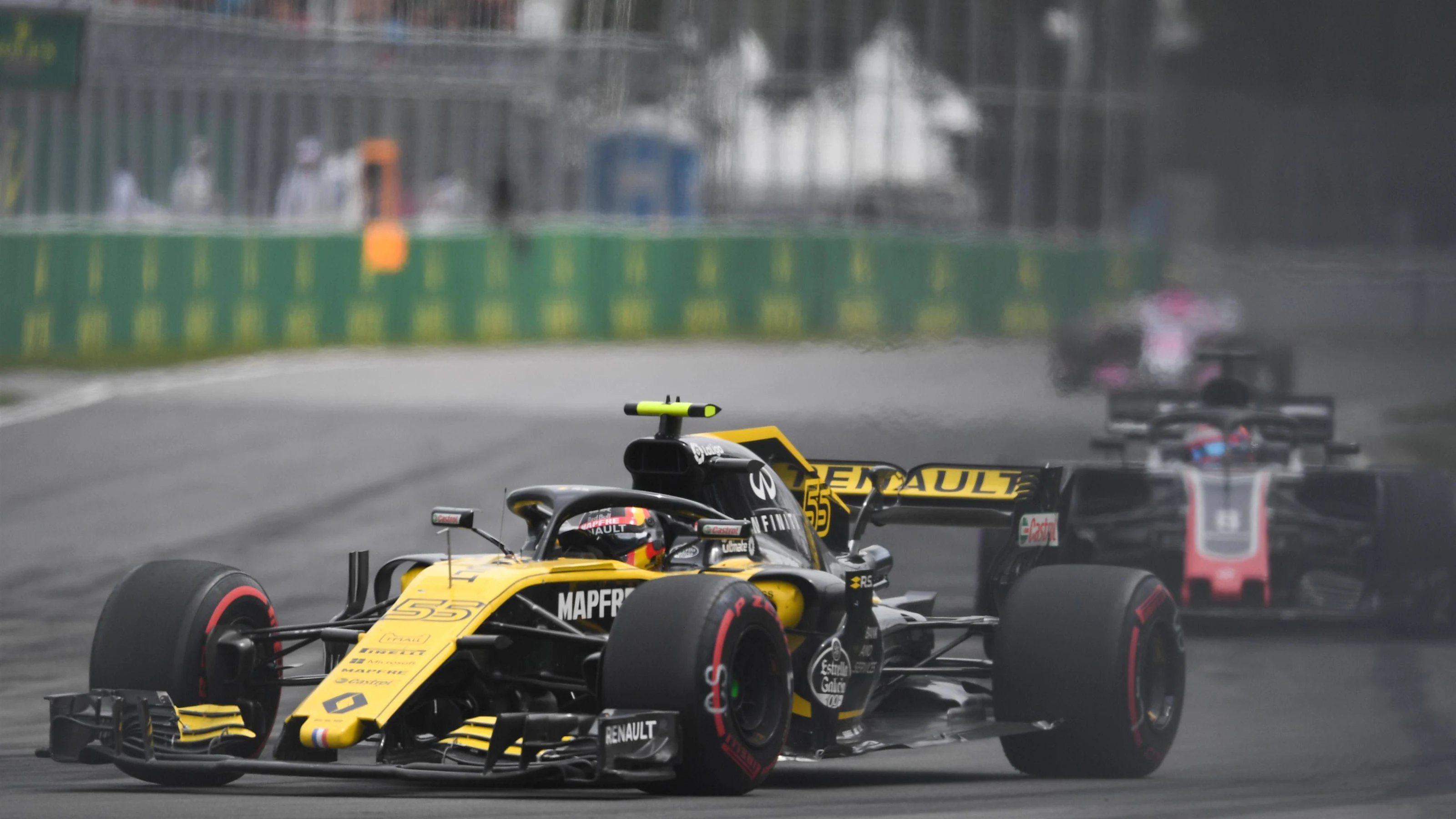 Carlos Sainz jr (ESP) Renault Sport F1 Team RS18 and brake dust at Formula One World Championship,
