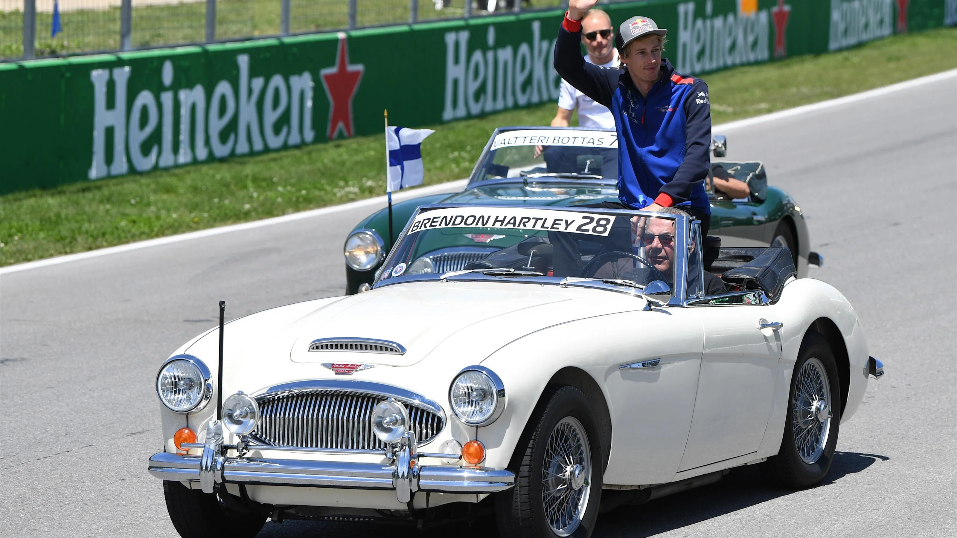 Brendon Hartley (NZL) Scuderia Toro Rosso on the drivers parade at Formula One World Championship,