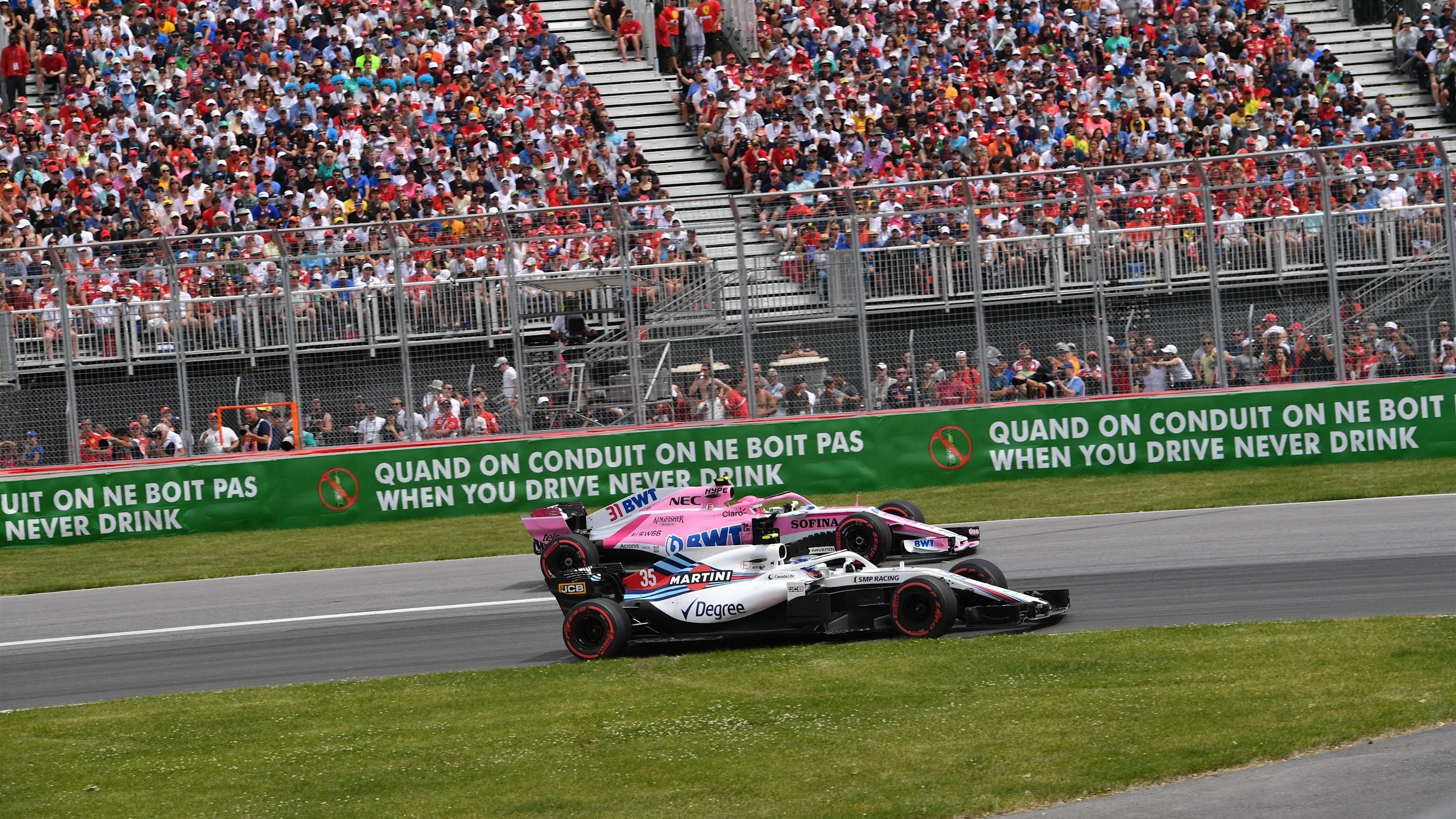 Sergey Sirotkin (RUS) Williams FW41 and Esteban Ocon (FRA) Force India VJM11 at Formula One World