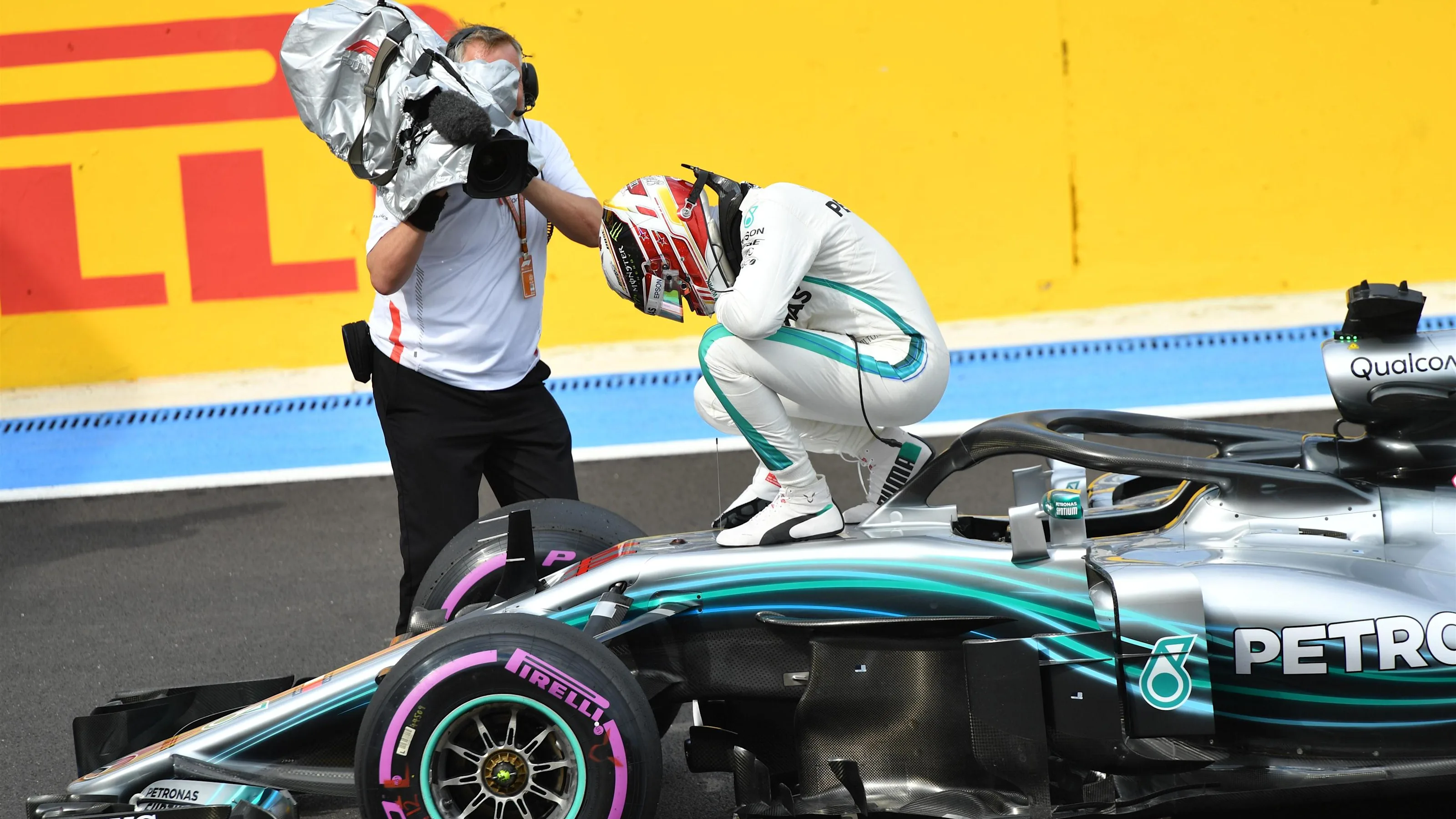 Pole sitter Lewis Hamilton (GBR) Mercedes-AMG F1 W09 EQ Power+ celebrates in parc ferme at Formula