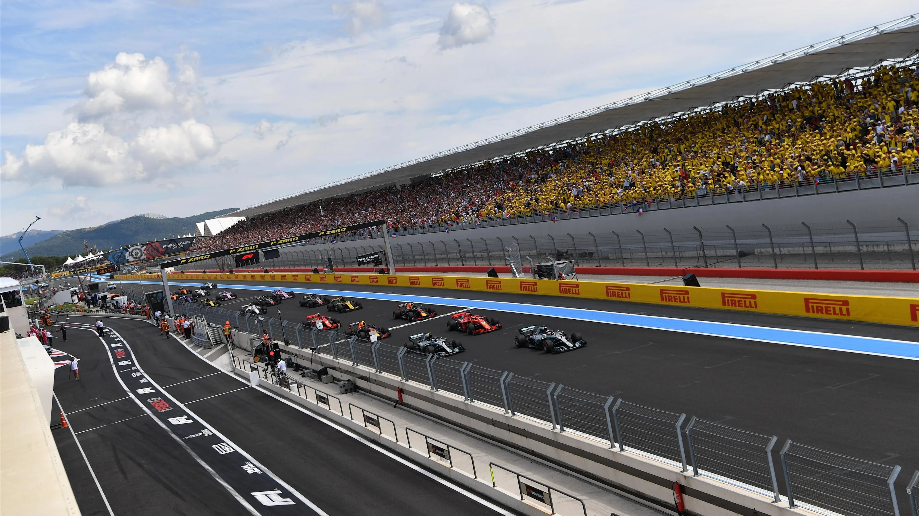 The start of the race at Formula One World Championship, Rd8, French Grand Prix, Race, Paul Ricard,