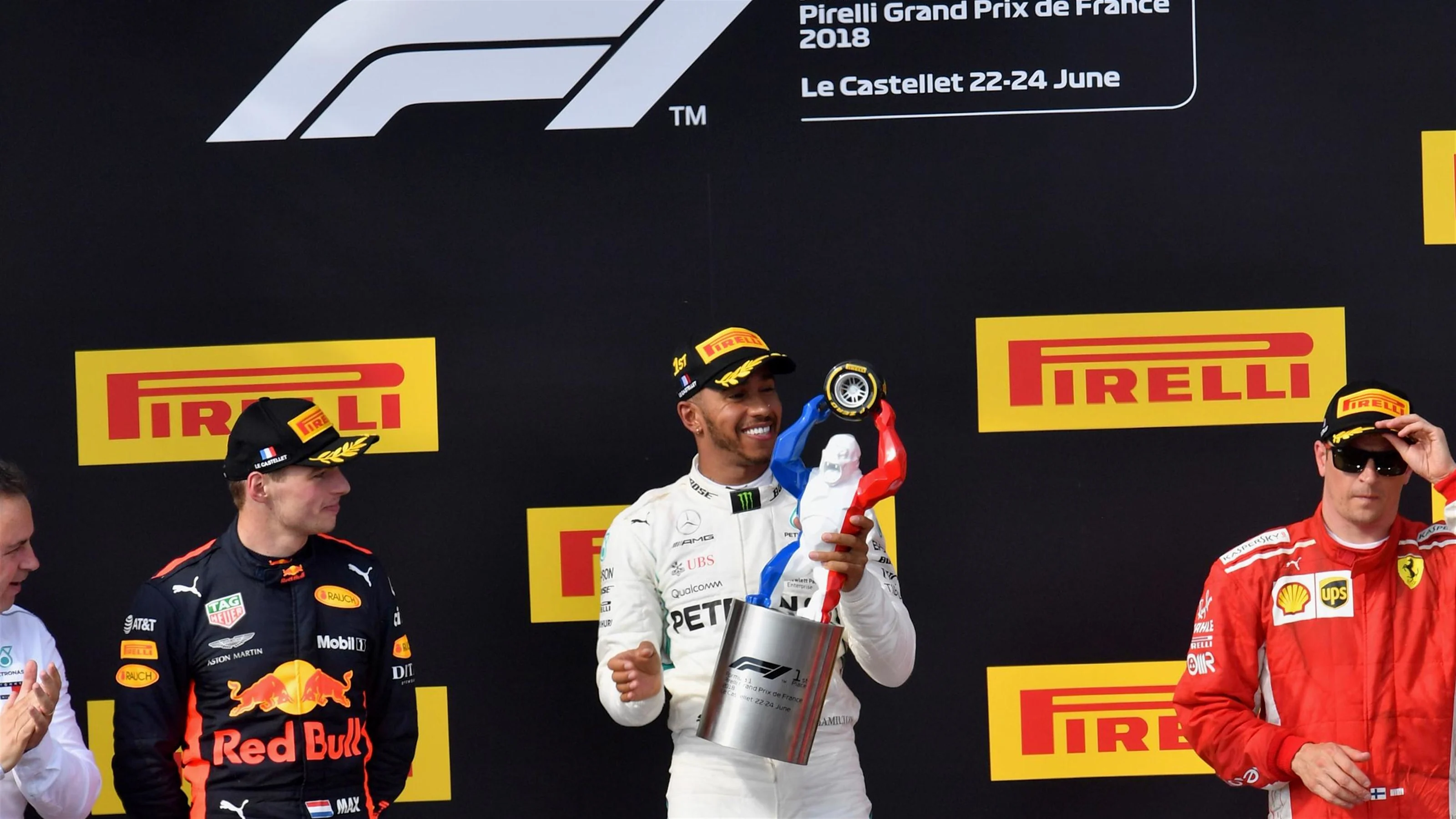 Max Verstappen (NED) Red Bull Racing, Lewis Hamilton (GBR) Mercedes-AMG F1 and Kimi Raikkonen (FIN)