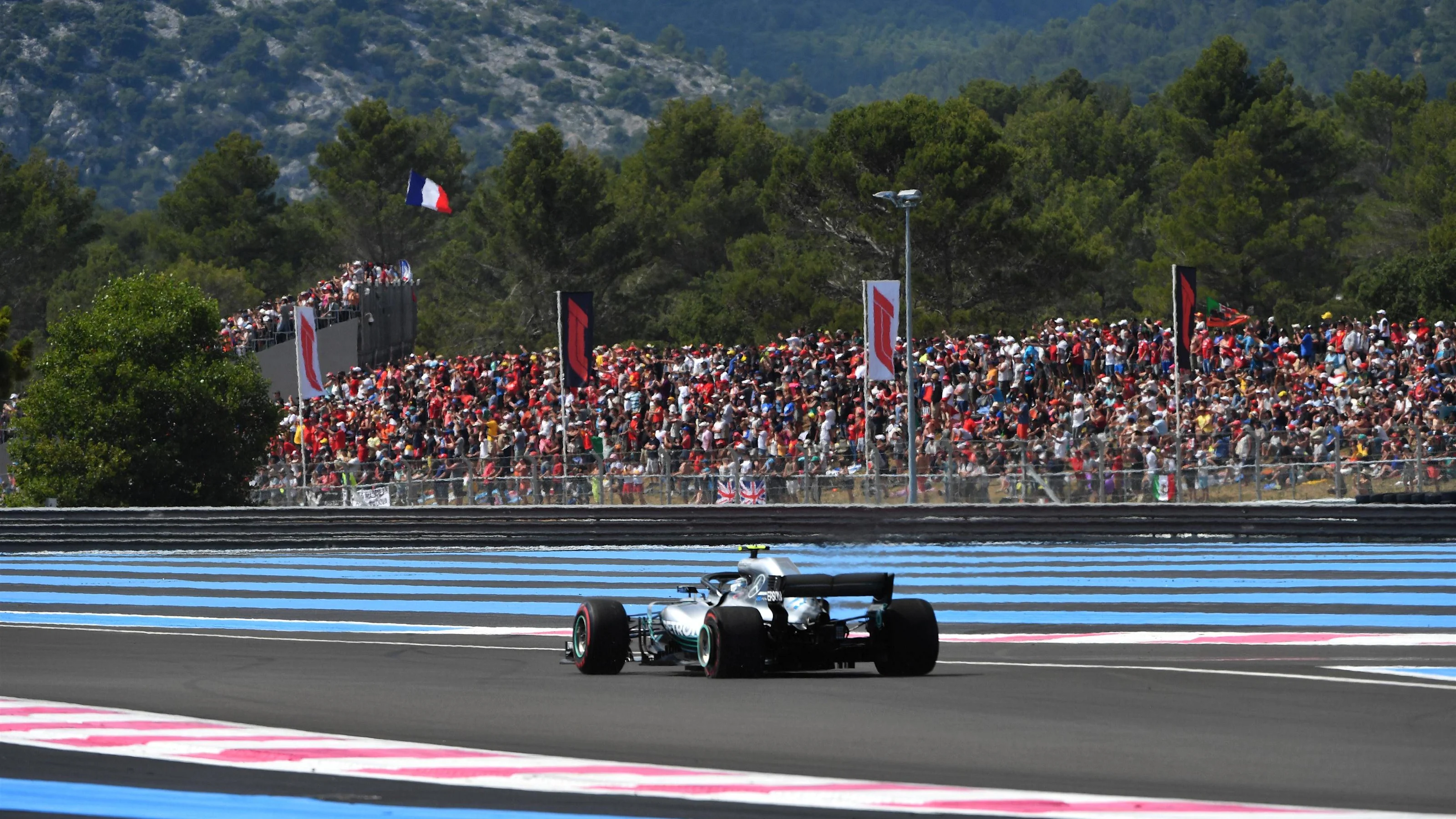 Valtteri Bottas (FIN) Mercedes-AMG F1 W09 EQ Power+ with rear puncture on lap one at Formula One