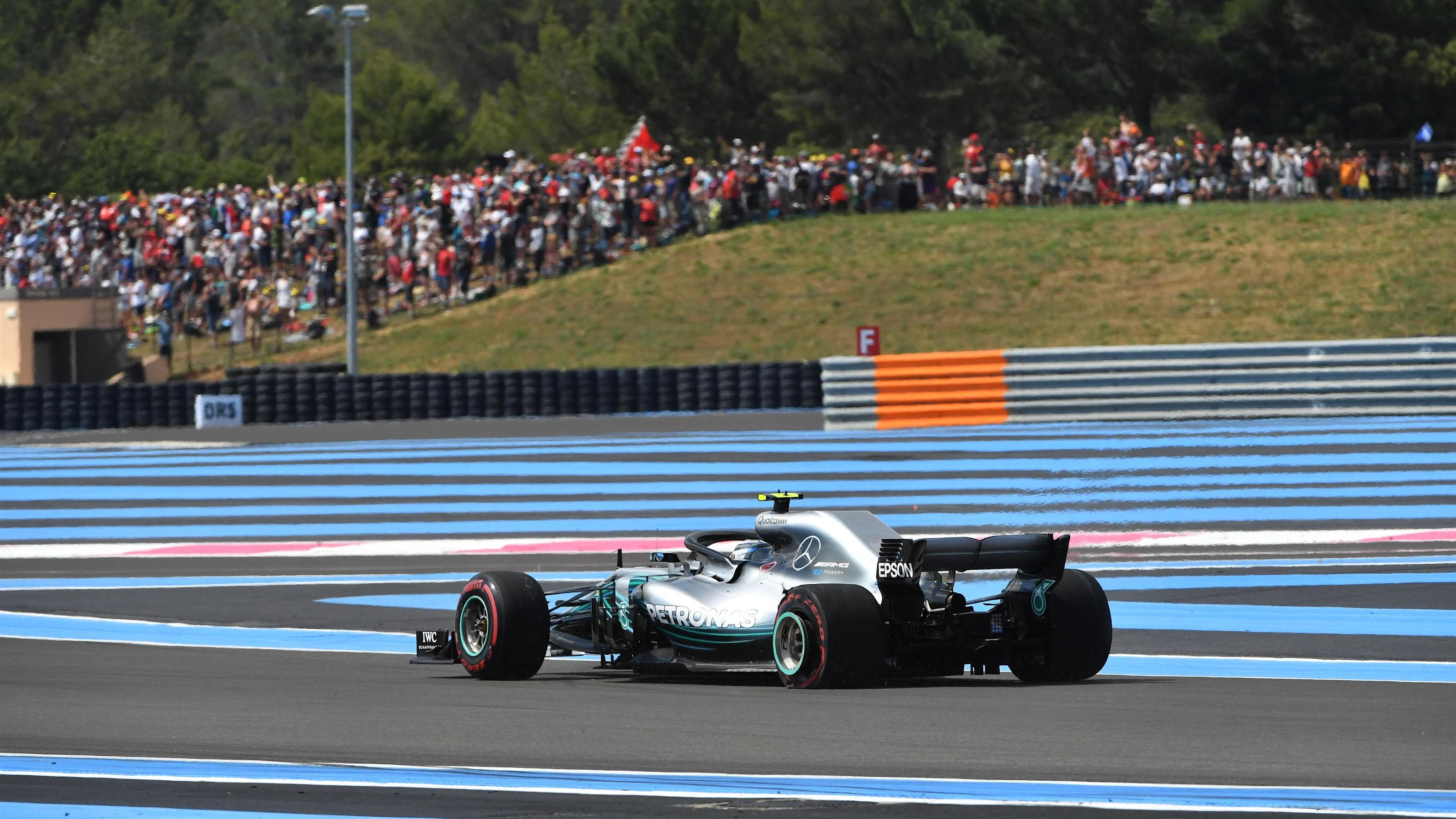 Valtteri Bottas (FIN) Mercedes-AMG F1 W09 EQ Power+ with rear puncture on lap one at Formula One