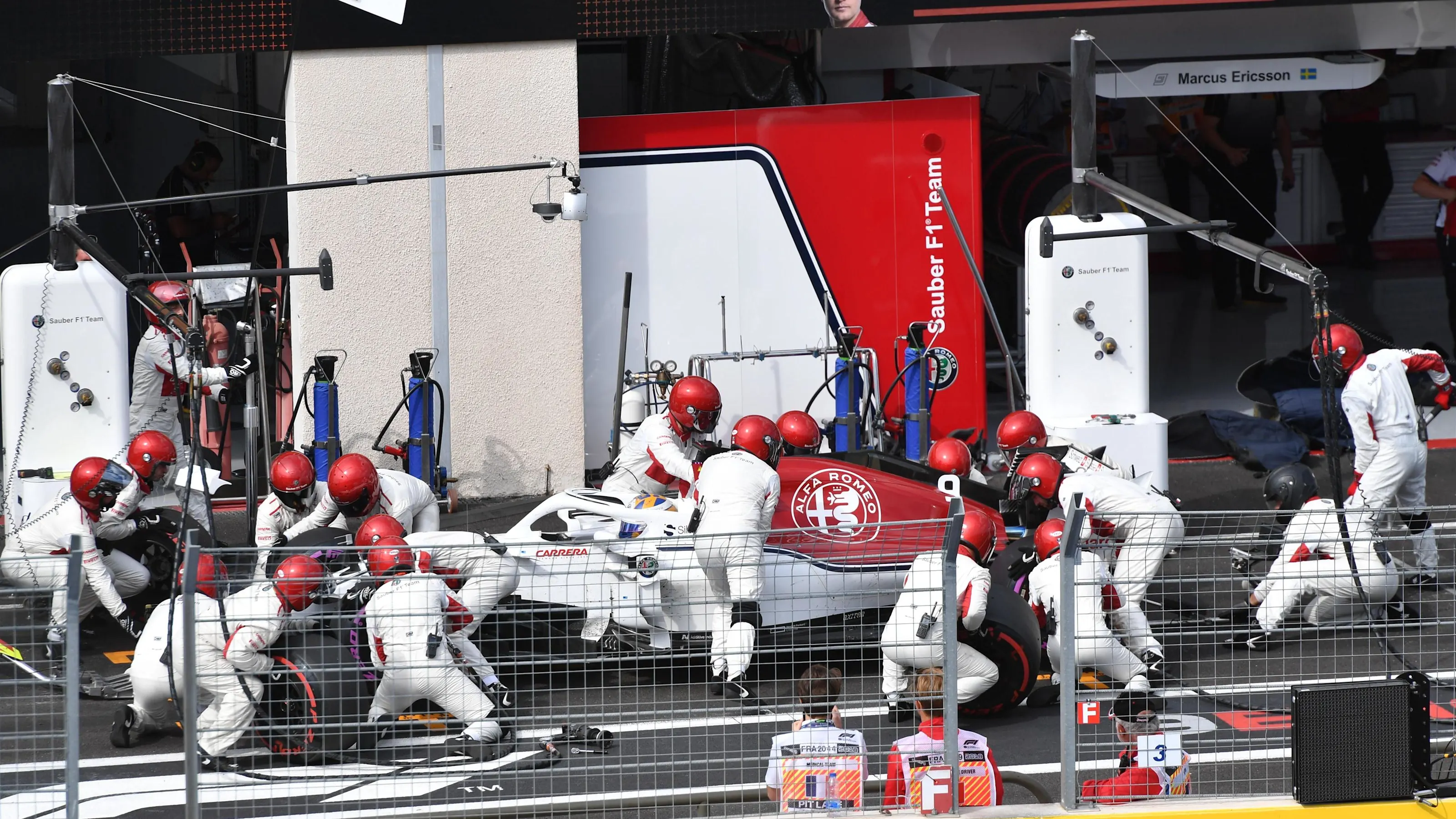 Marcus Ericsson (SWE) Alfa Romeo Sauber C37 pit stop at Formula One World Championship, Rd8, French