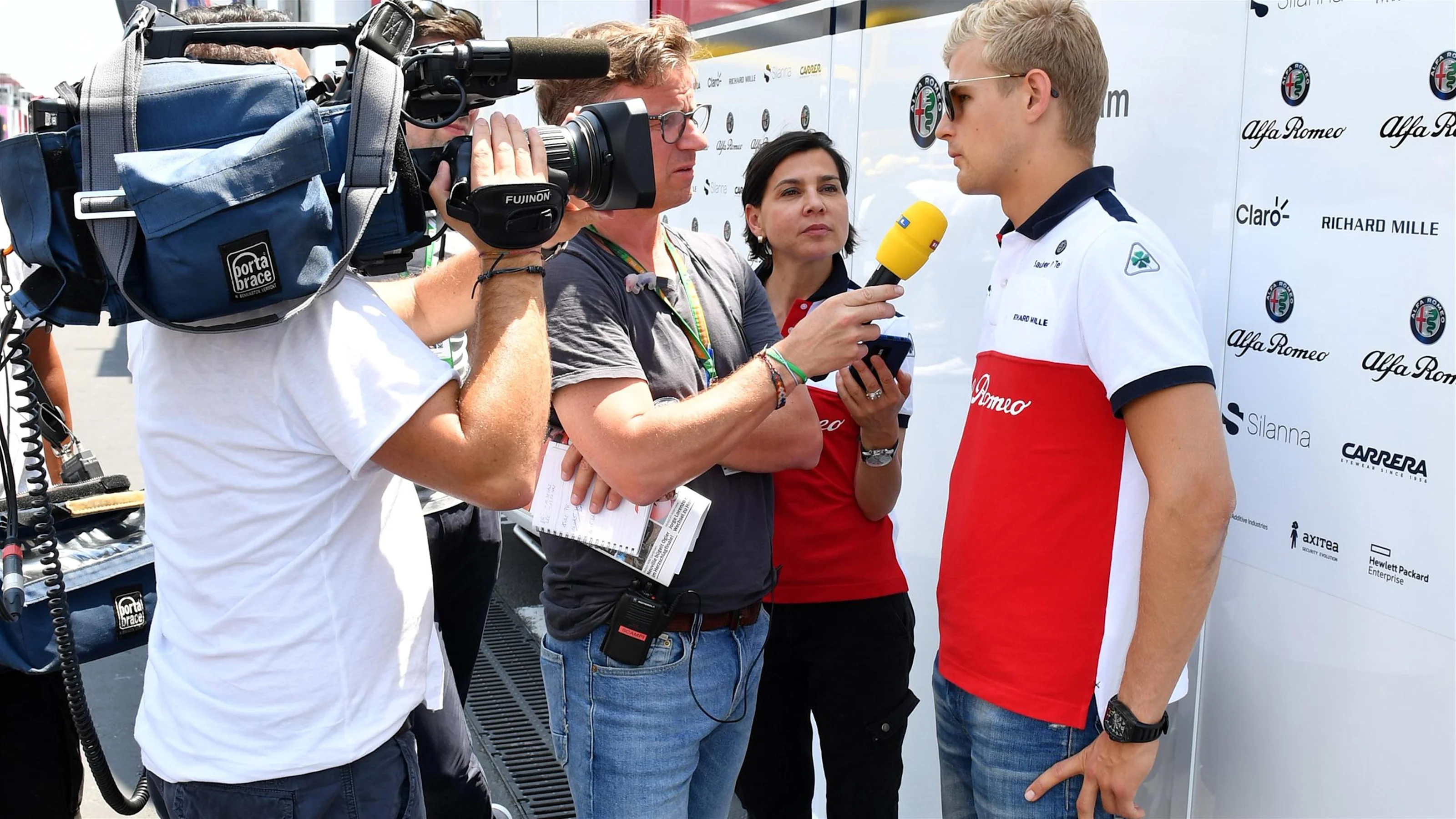Marcus Ericsson (SWE) Alfa Romeo Sauber F1 Team talks with the media at Formula One World