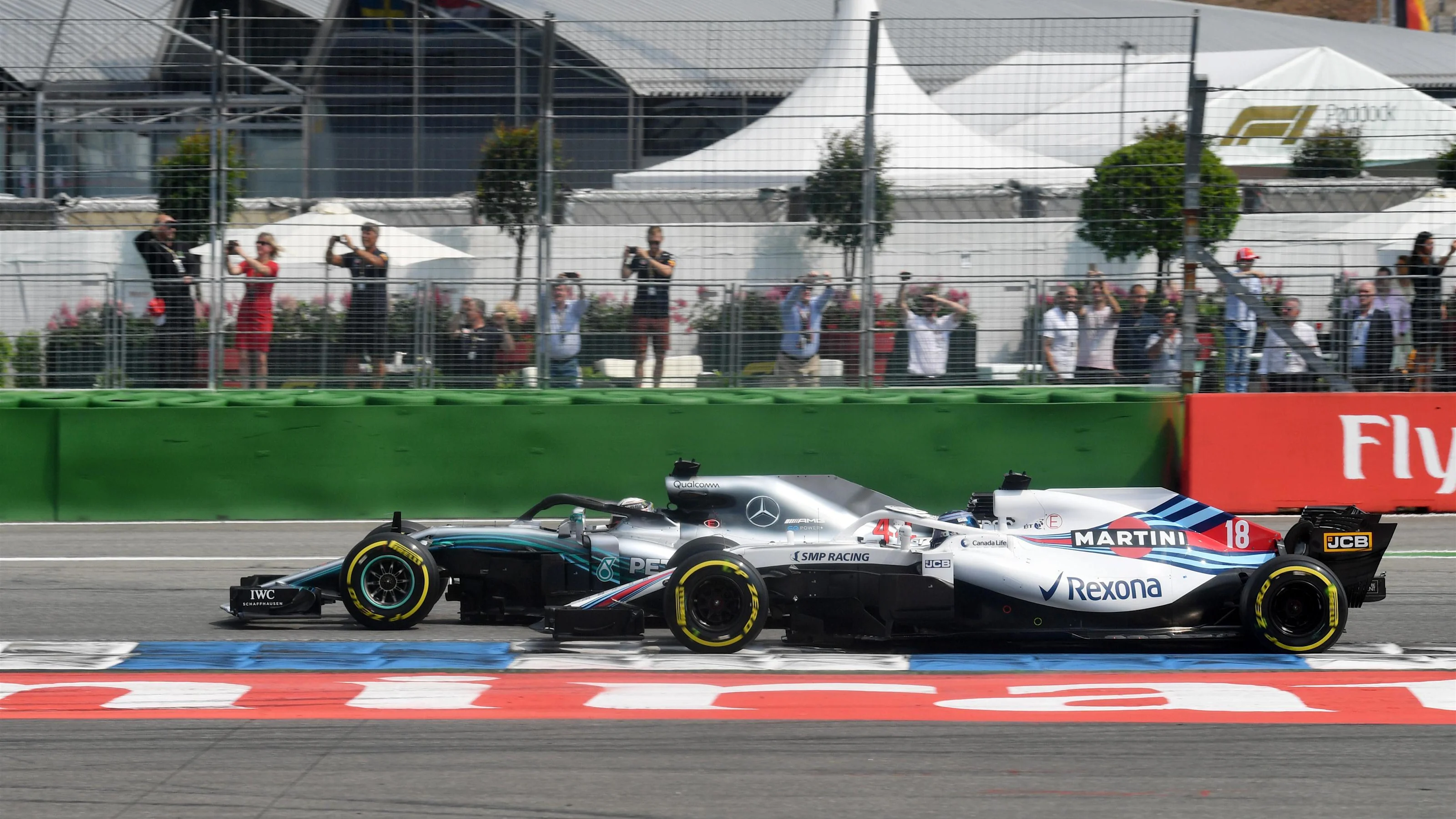 Lewis Hamilton (GBR) Mercedes-AMG F1 W09 EQ Power+ and Lance Stroll (CDN) Williams FW41 battle at