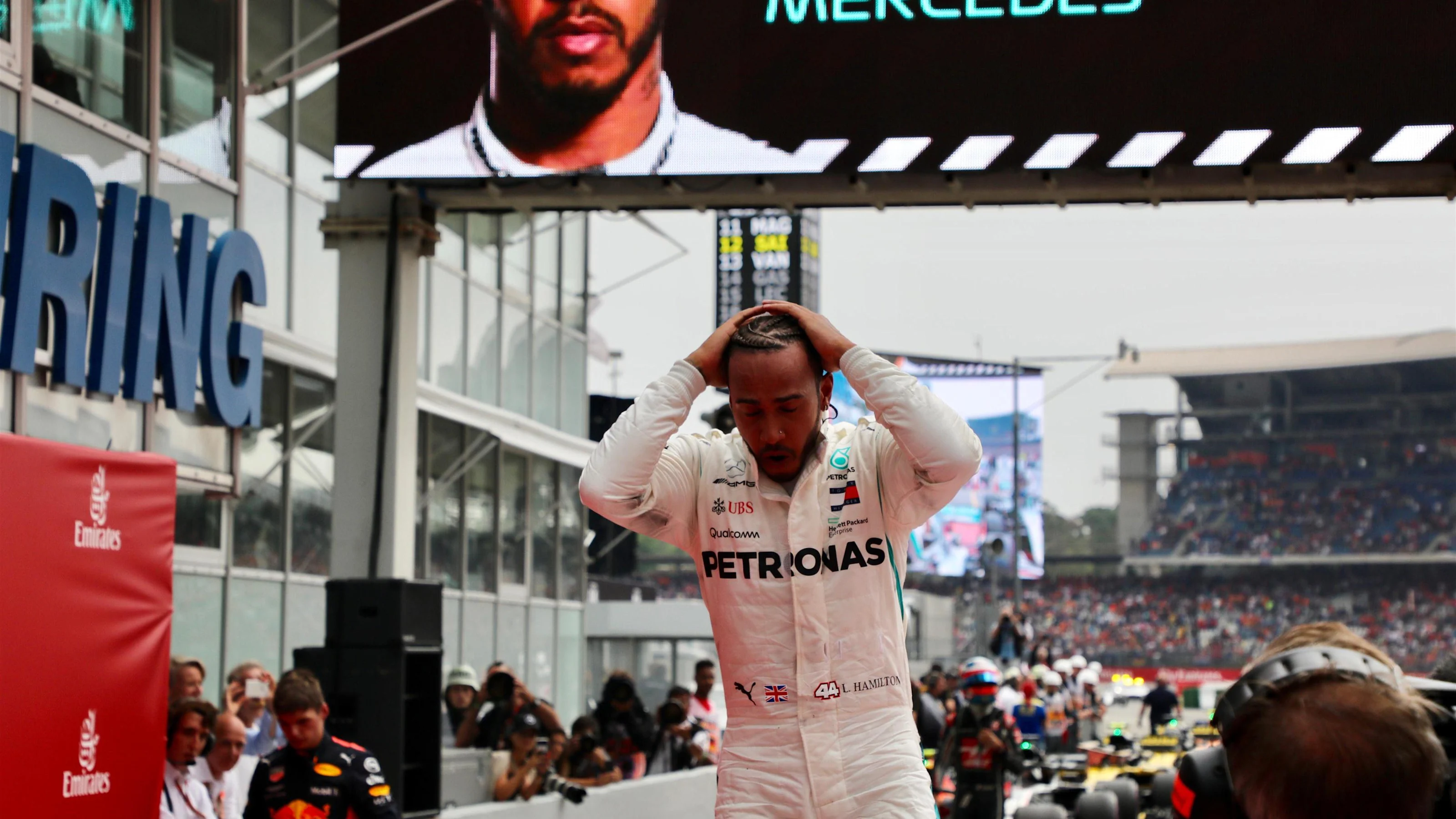 Race winner Lewis Hamilton (GBR) Mercedes-AMG F1 W09 EQ Power+ celebrates in parc ferme at Formula