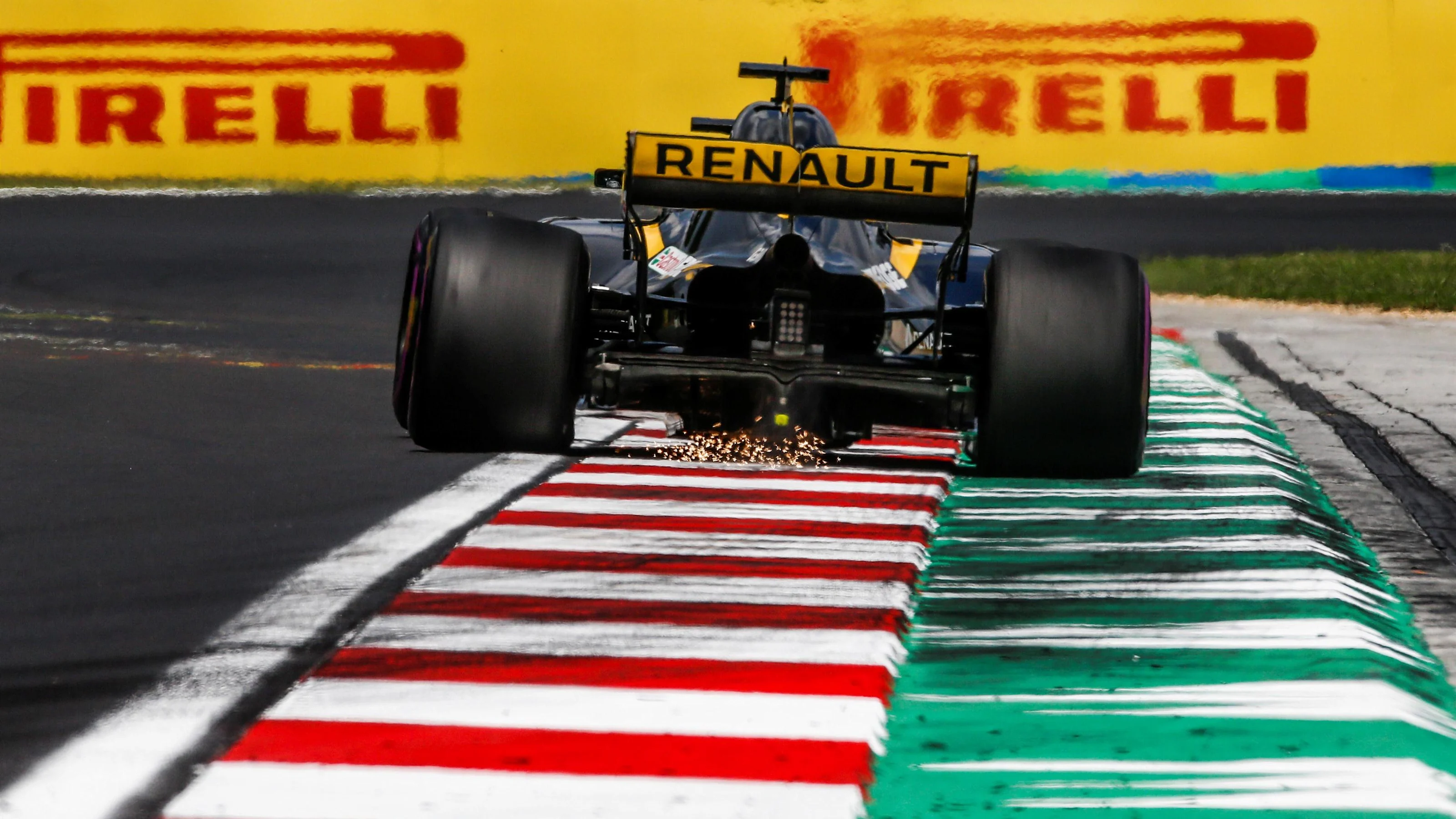 Nico Hulkenberg (GER) Renault Sport F1 Team RS18 sparks at Formula One World Championship, Rd12,