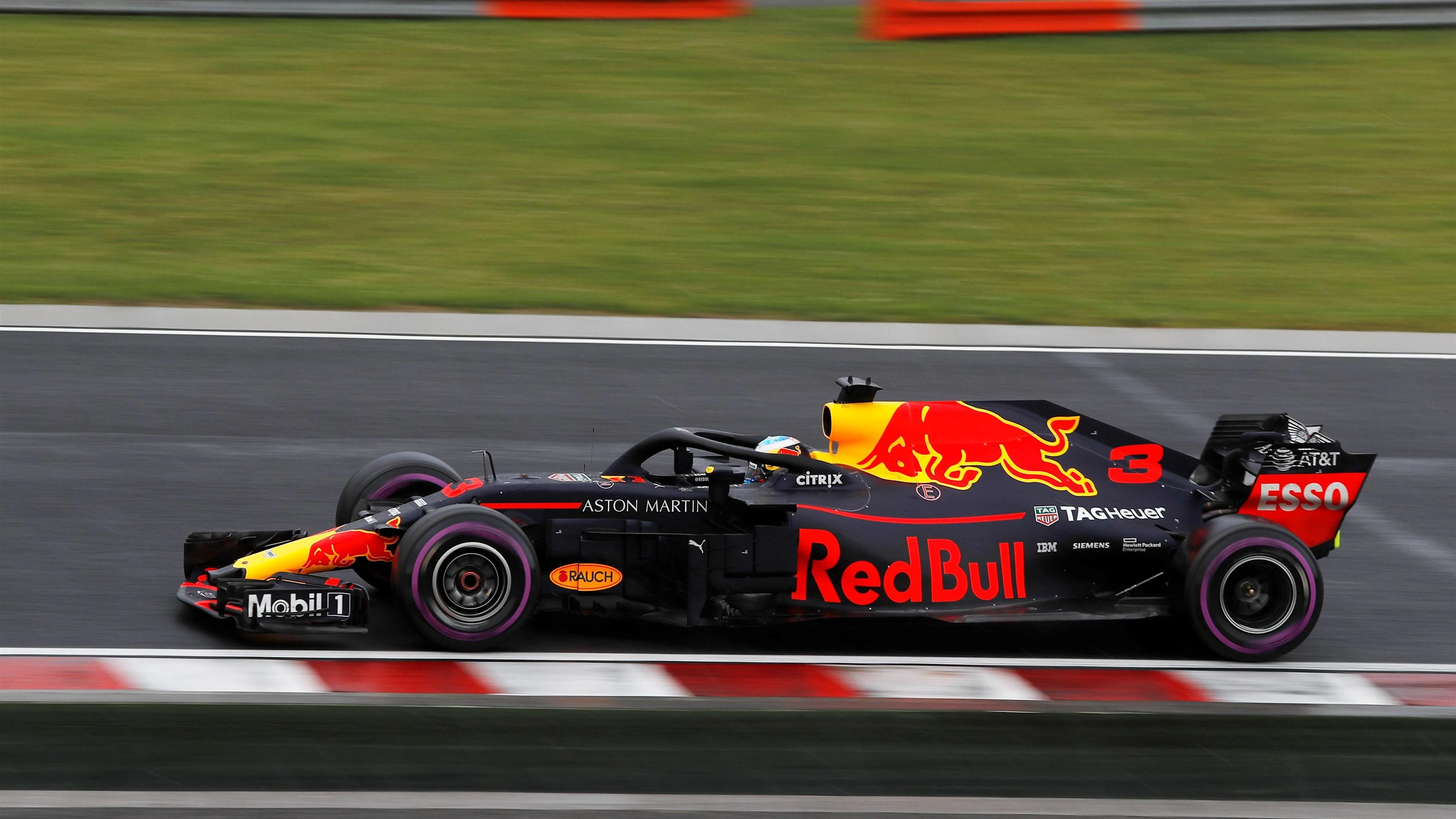 Daniel Ricciardo (AUS) Red Bull Racing RB14 at Formula One World Championship, Rd12, Hungarian