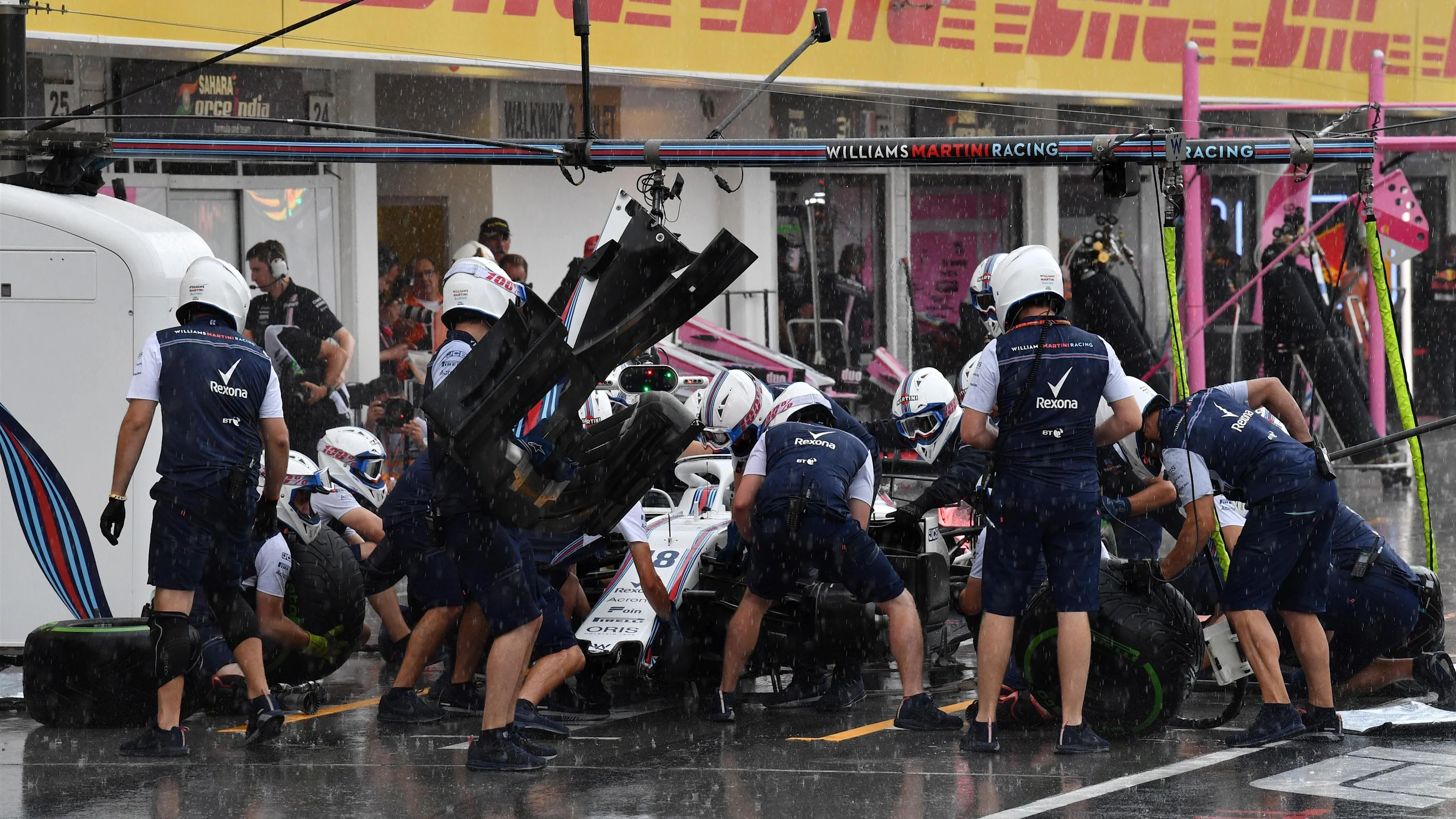 Lance Stroll (CDN) Williams FW41 pit stop for nose change in Q2 at Formula One World Championship,