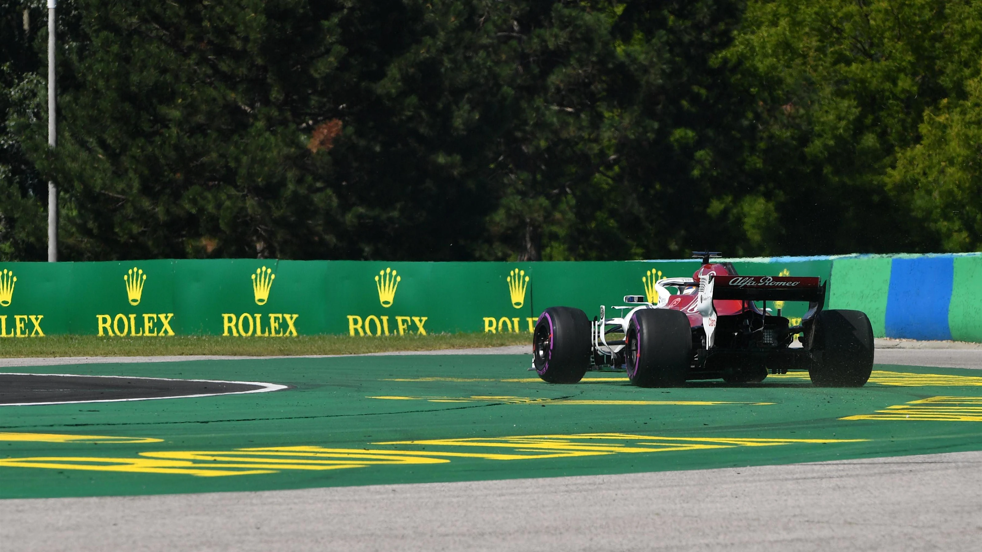 Marcus Ericsson (SWE) Alfa Romeo Sauber C37 runs wide on lap one at Formula One World Championship,