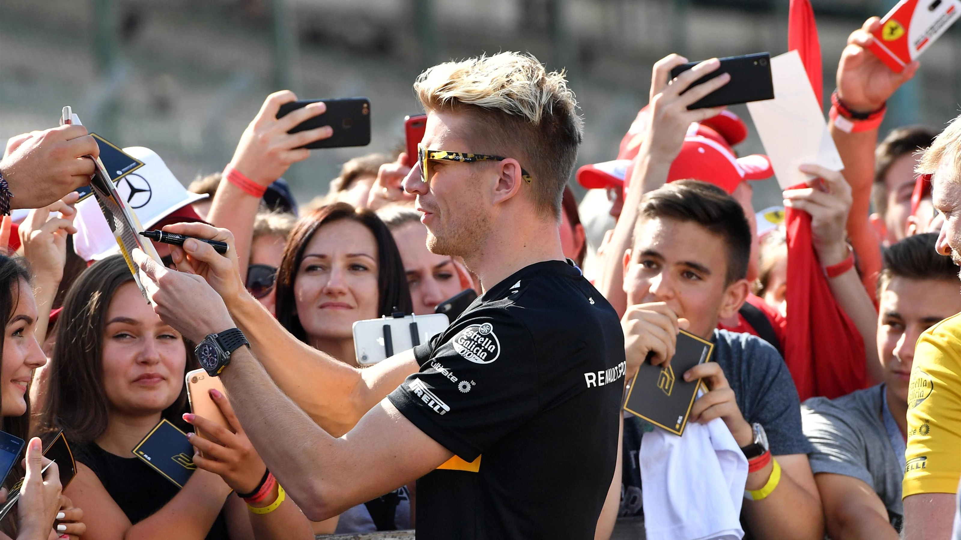 Nico Hulkenberg (GER) Renault Sport F1 Team signs autographs for the fans at Formula One World