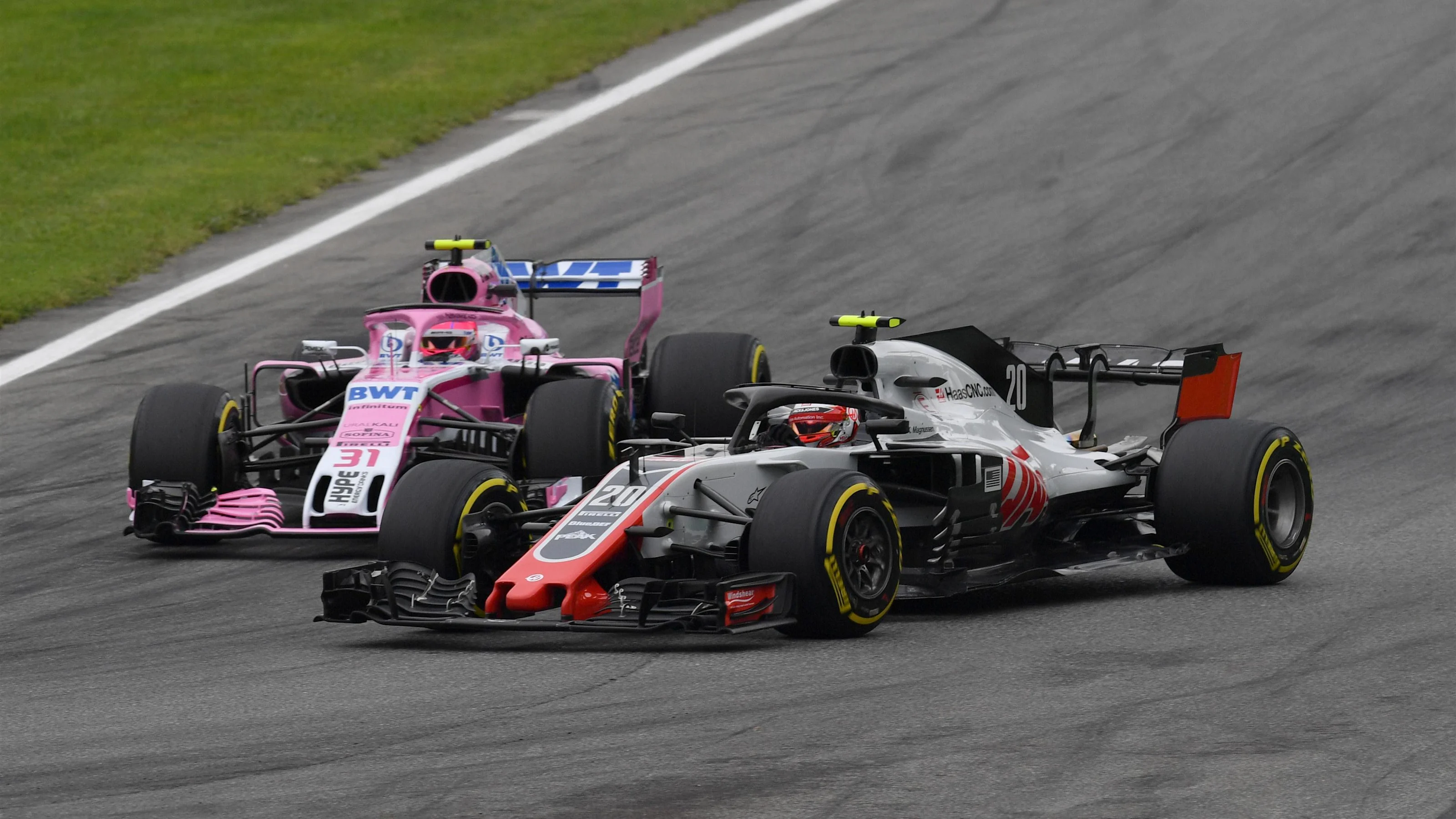 Kevin Magnussen, Haas F1 Team VF-18 and Esteban Ocon, Racing Point Force India VJM11 at Formula One