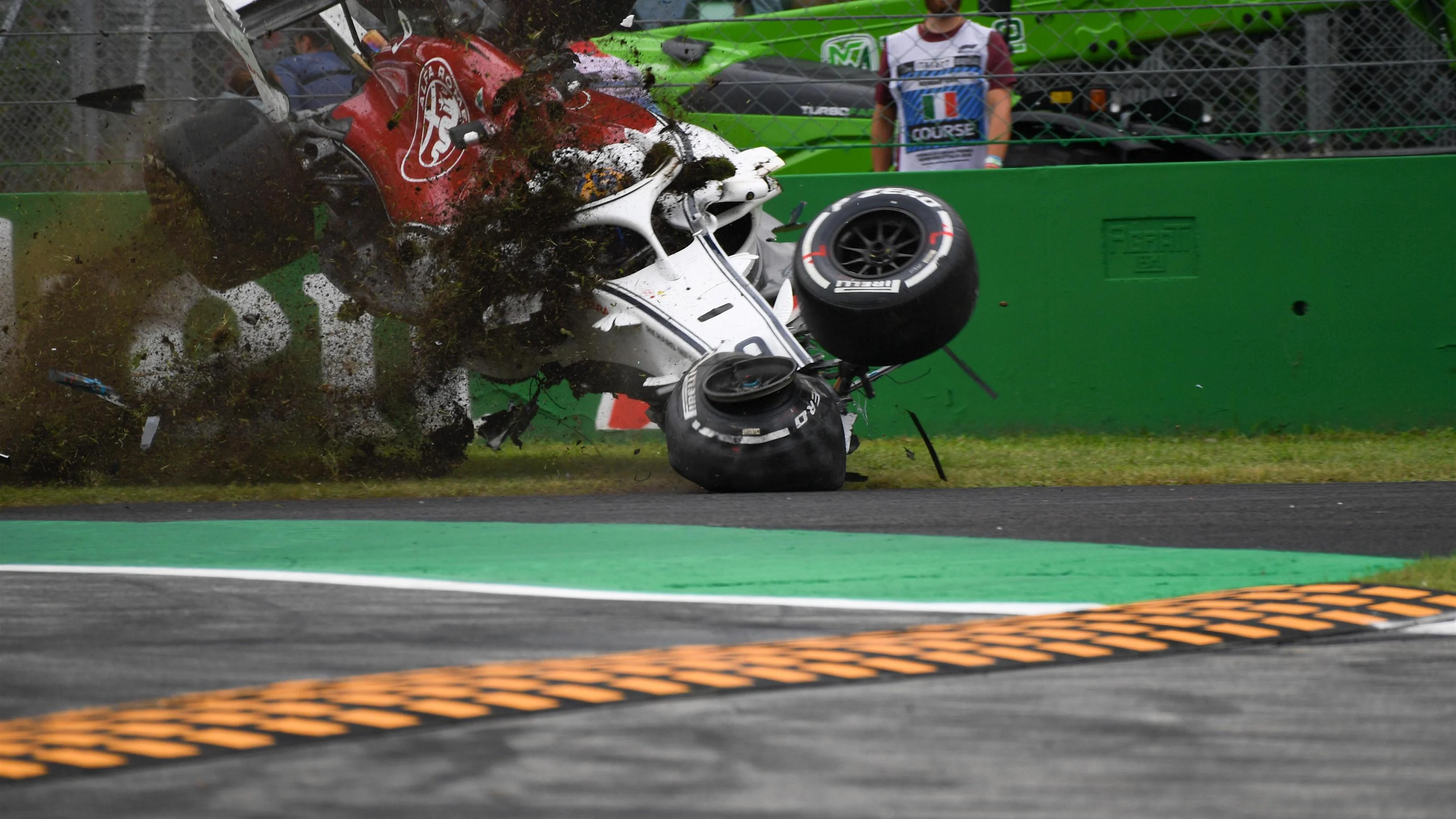 Marcus Ericsson, Alfa Romeo Sauber C37 suffered a big crash in FP2 at Formula One World