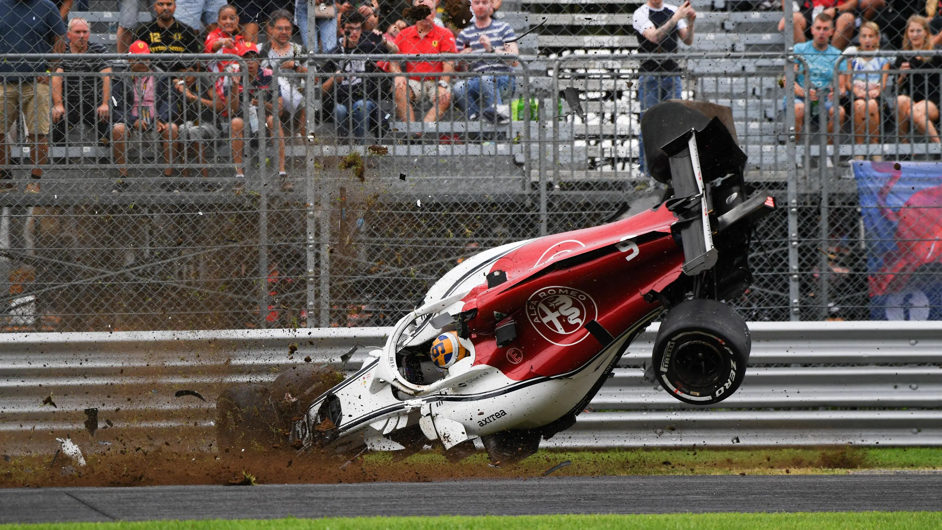Marcus Ericsson, Alfa Romeo Sauber C37 suffered a big crash in FP2 at Formula One World
