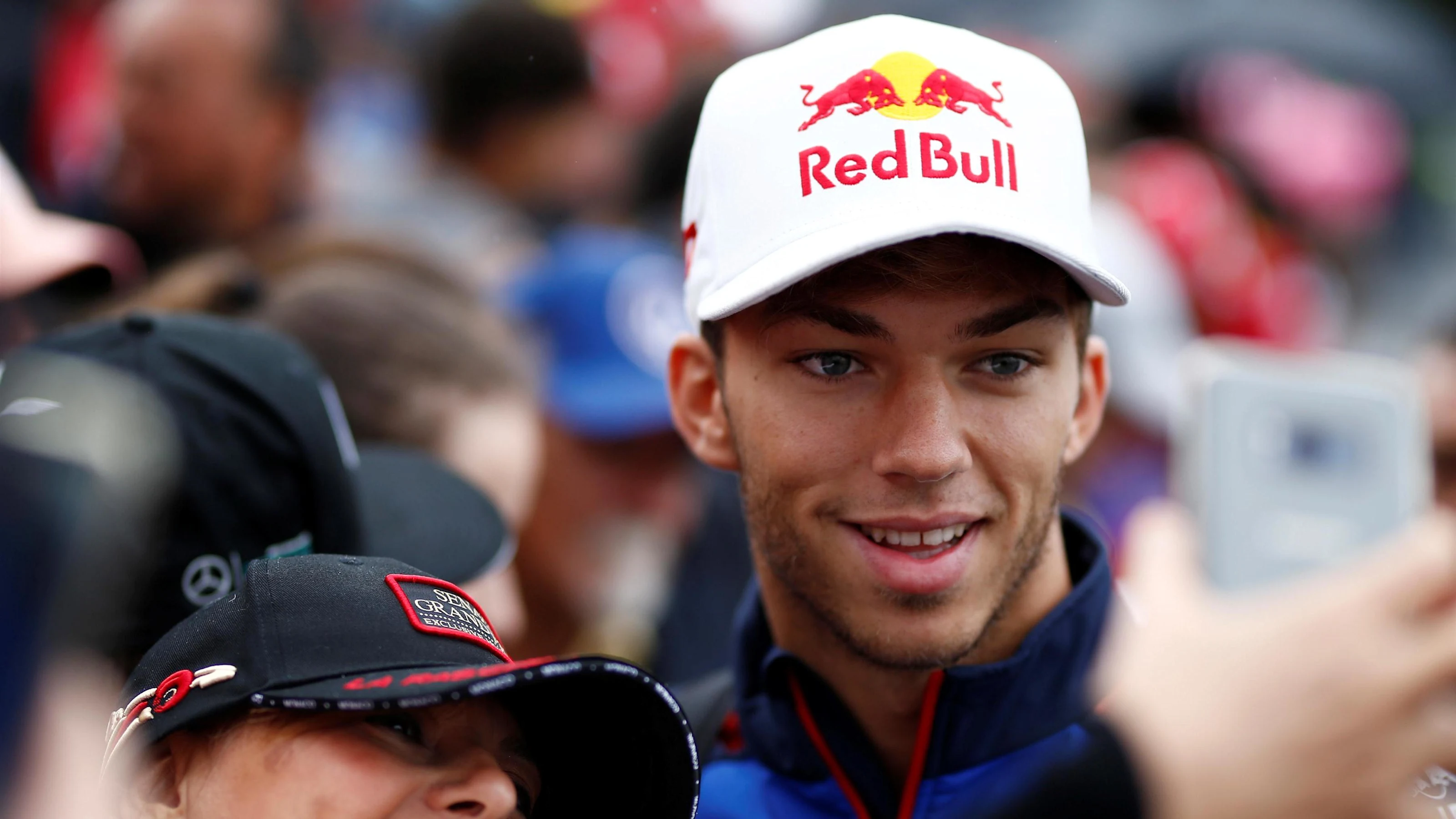 Pierre Gasly, Scuderia Toro Rosso fans selfie at Formula One World Championship, Rd14, Italian