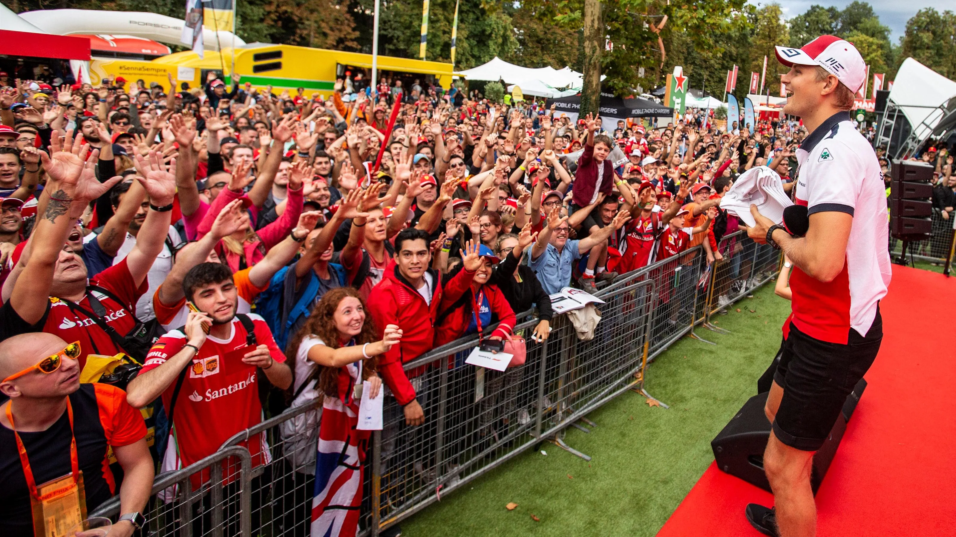 Marcus Ericsson, Alfa Romeo Sauber F1 Team and fans at Formula One World Championship, Rd14,