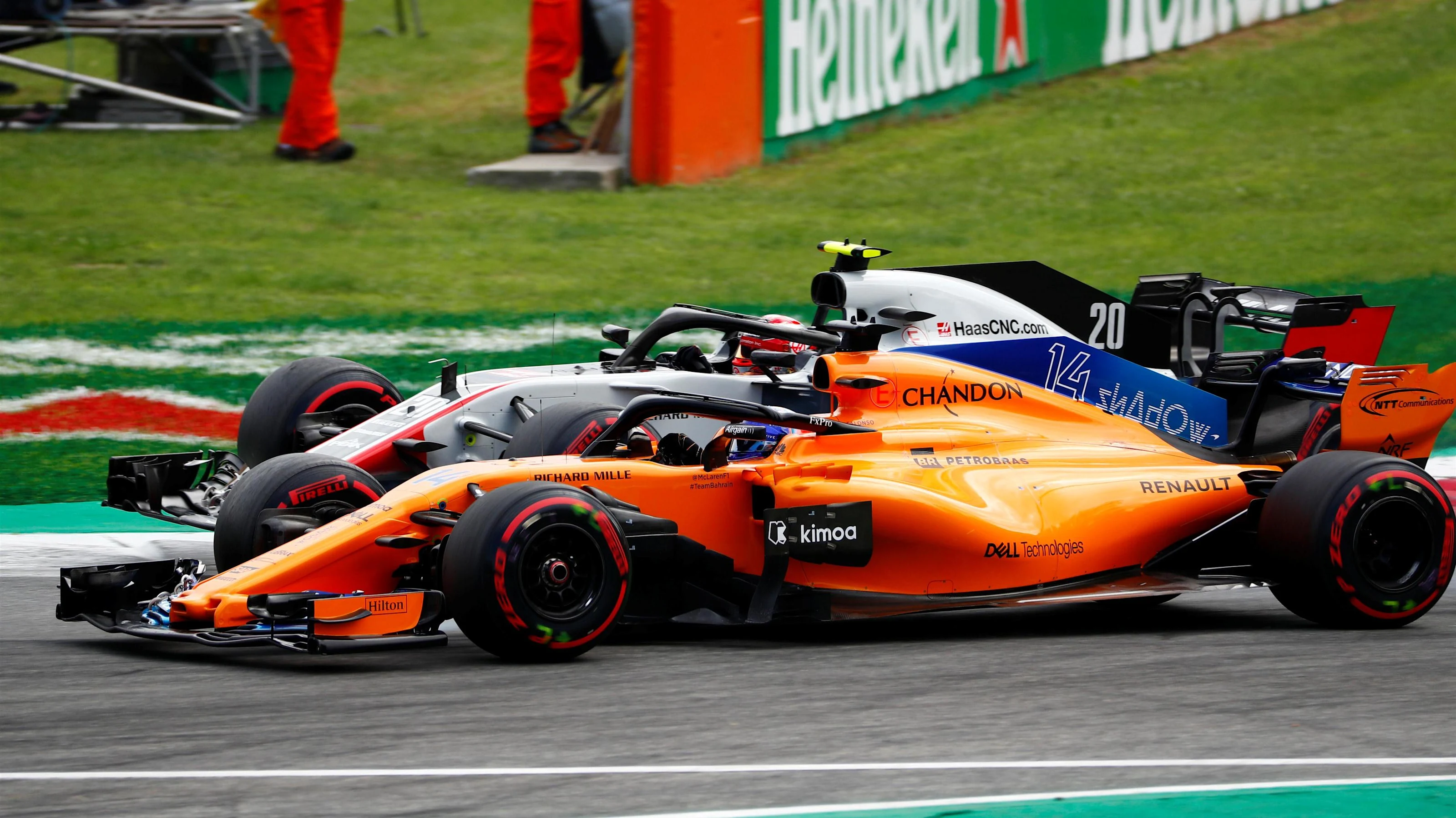 Kevin Magnussen, Haas F1 Team VF-18 and Fernando Alonso, McLaren MCL33 battle in Q2 at Formula One