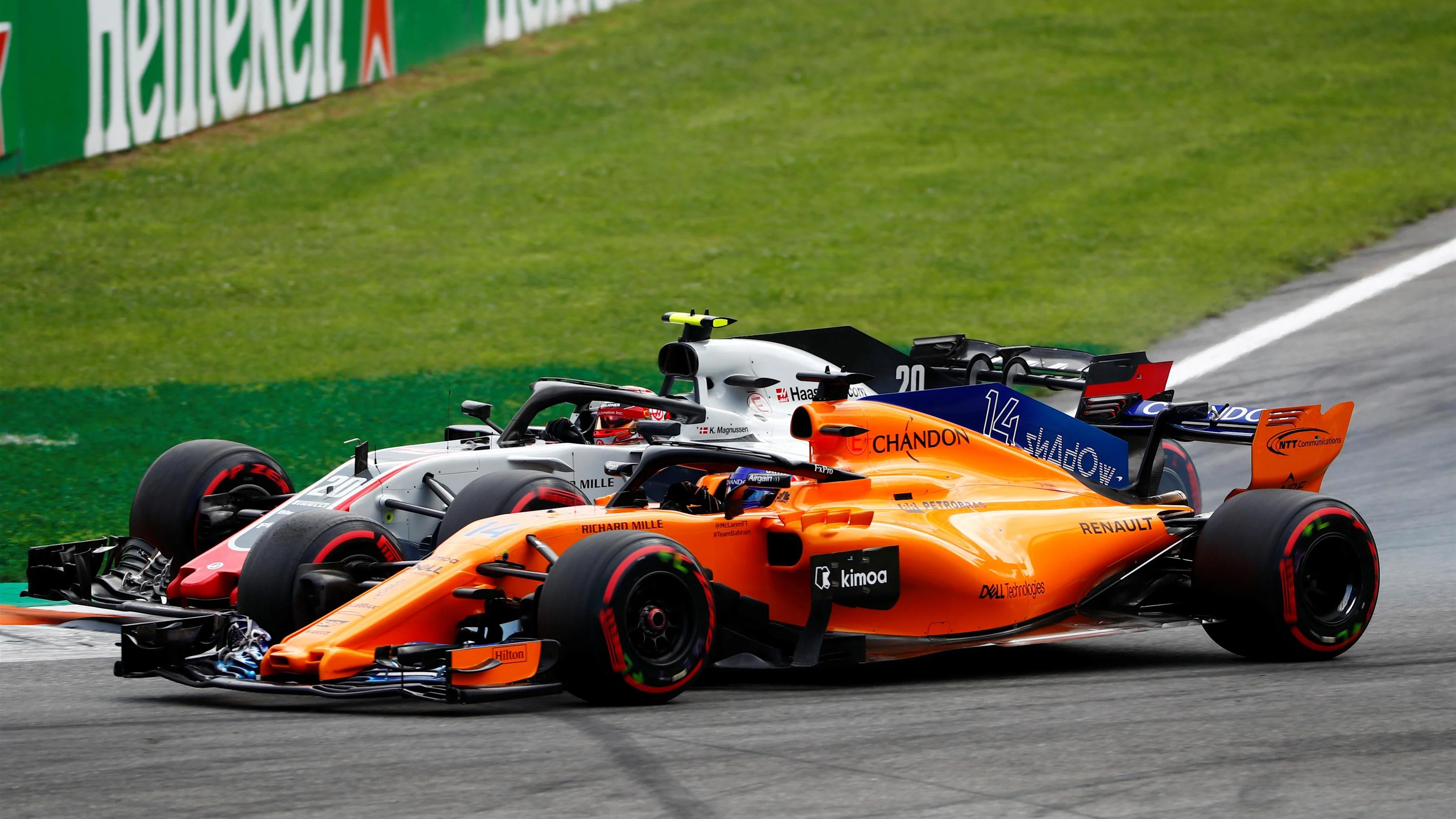 Kevin Magnussen, Haas F1 Team VF-18 and Fernando Alonso, McLaren MCL33 battle in Q2 at Formula One