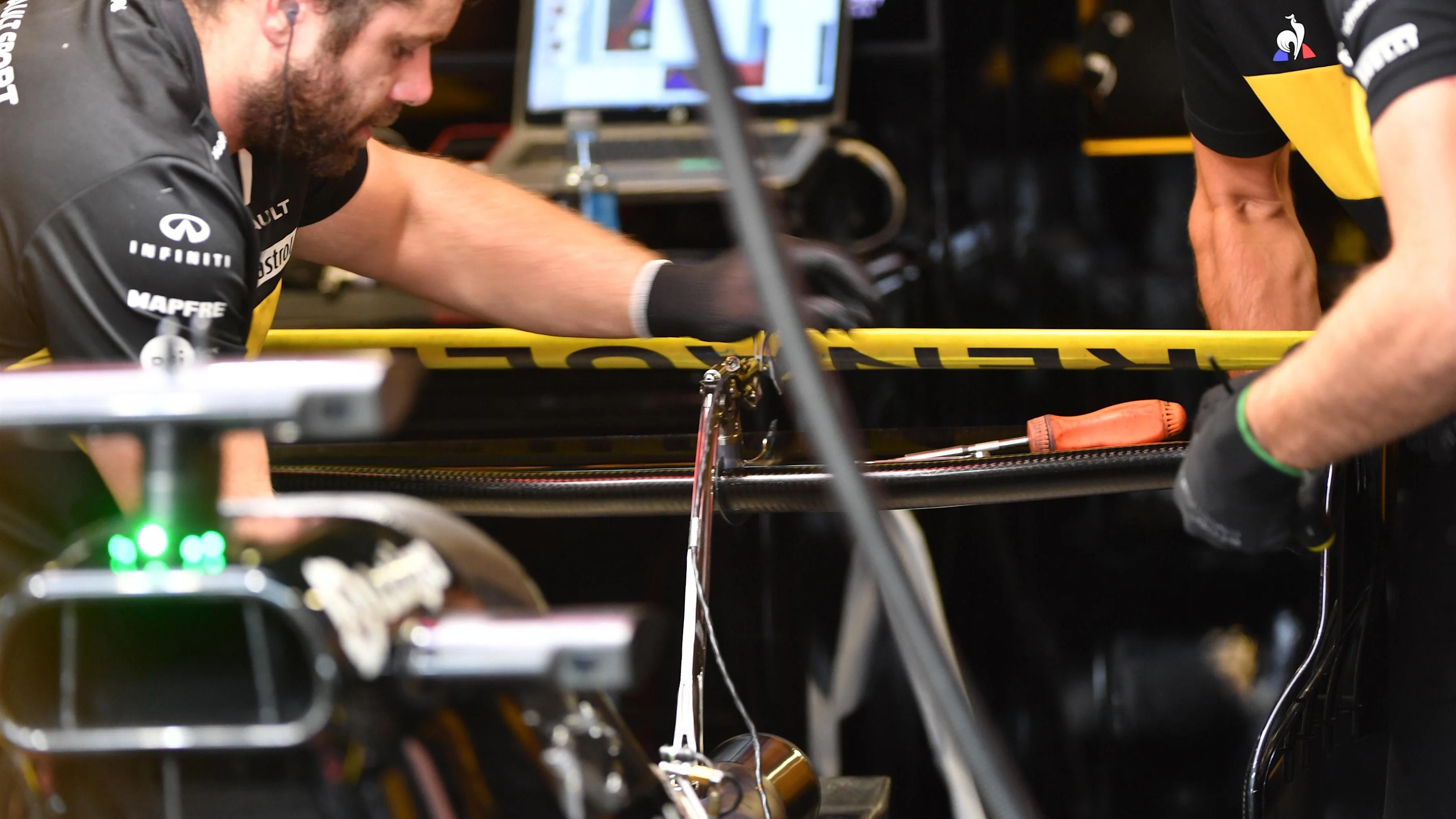 Rear wing of Nico Hulkenberg, Renault Sport F1 Team R.S. 18 with DRS stuck open at Formula One