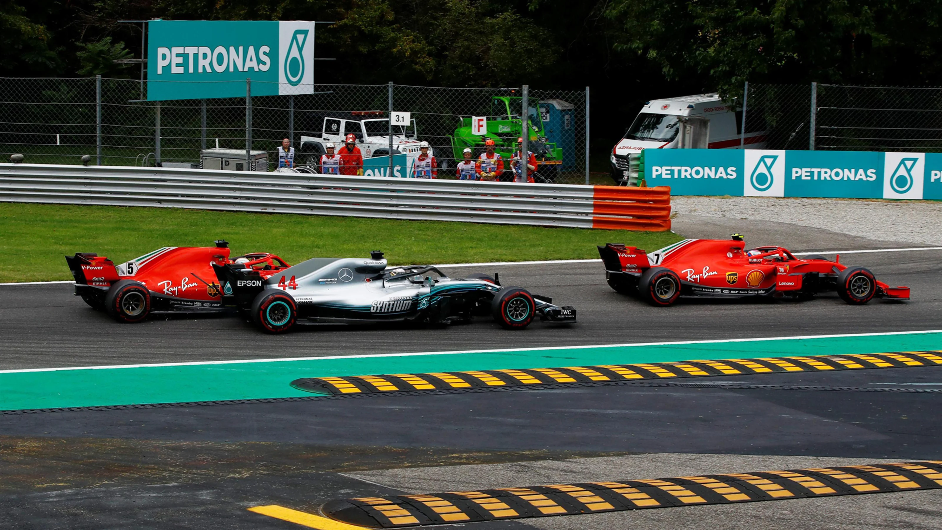 Kimi Raikkonen, Ferrari SF71H, Sebastian Vettel, Ferrari SF71H and Lewis Hamilton, Mercedes AMG F1