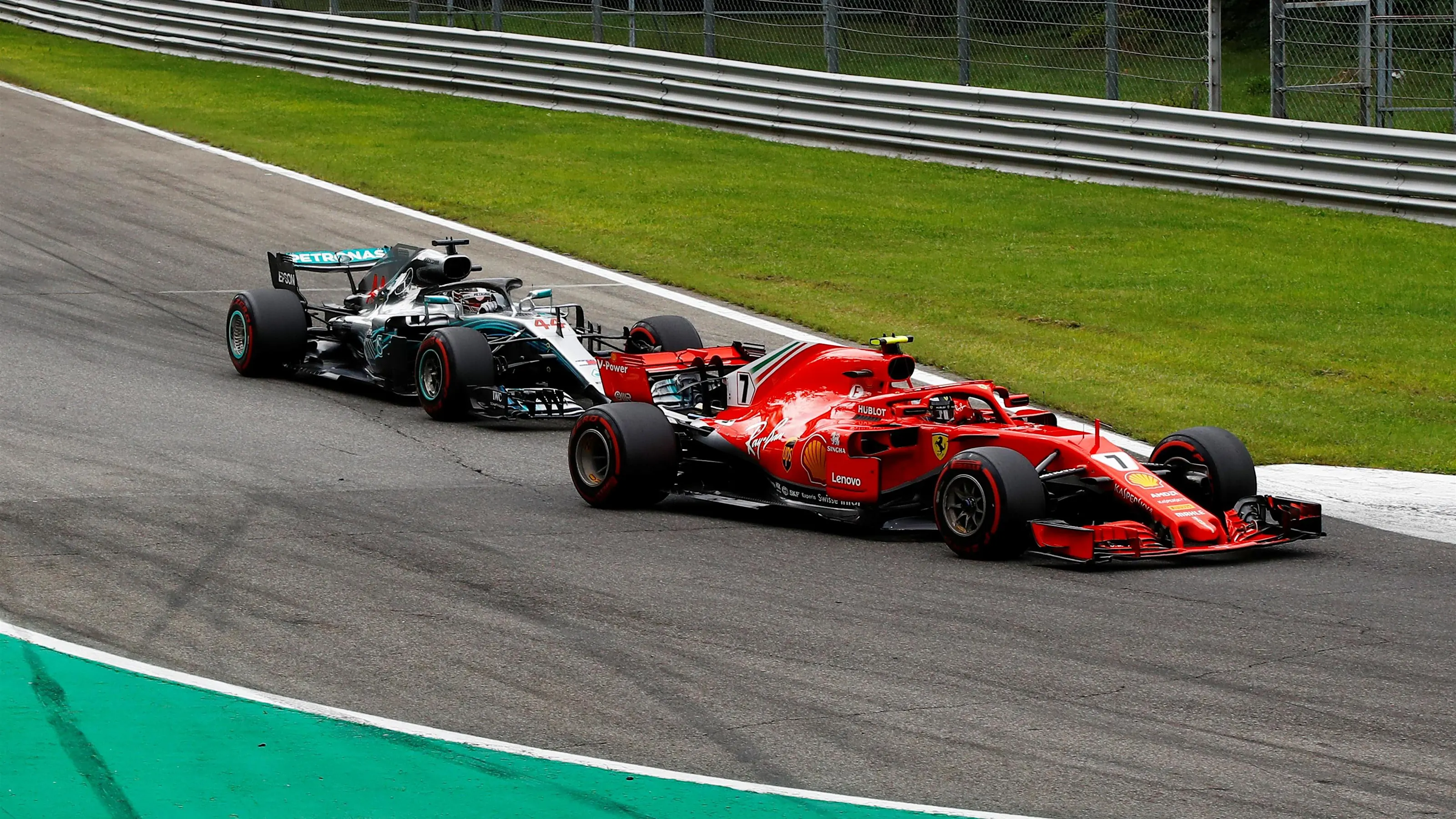 Kimi Raikkonen, Ferrari SF71H and Lewis Hamilton, Mercedes AMG F1 W09 battle at Formula One World