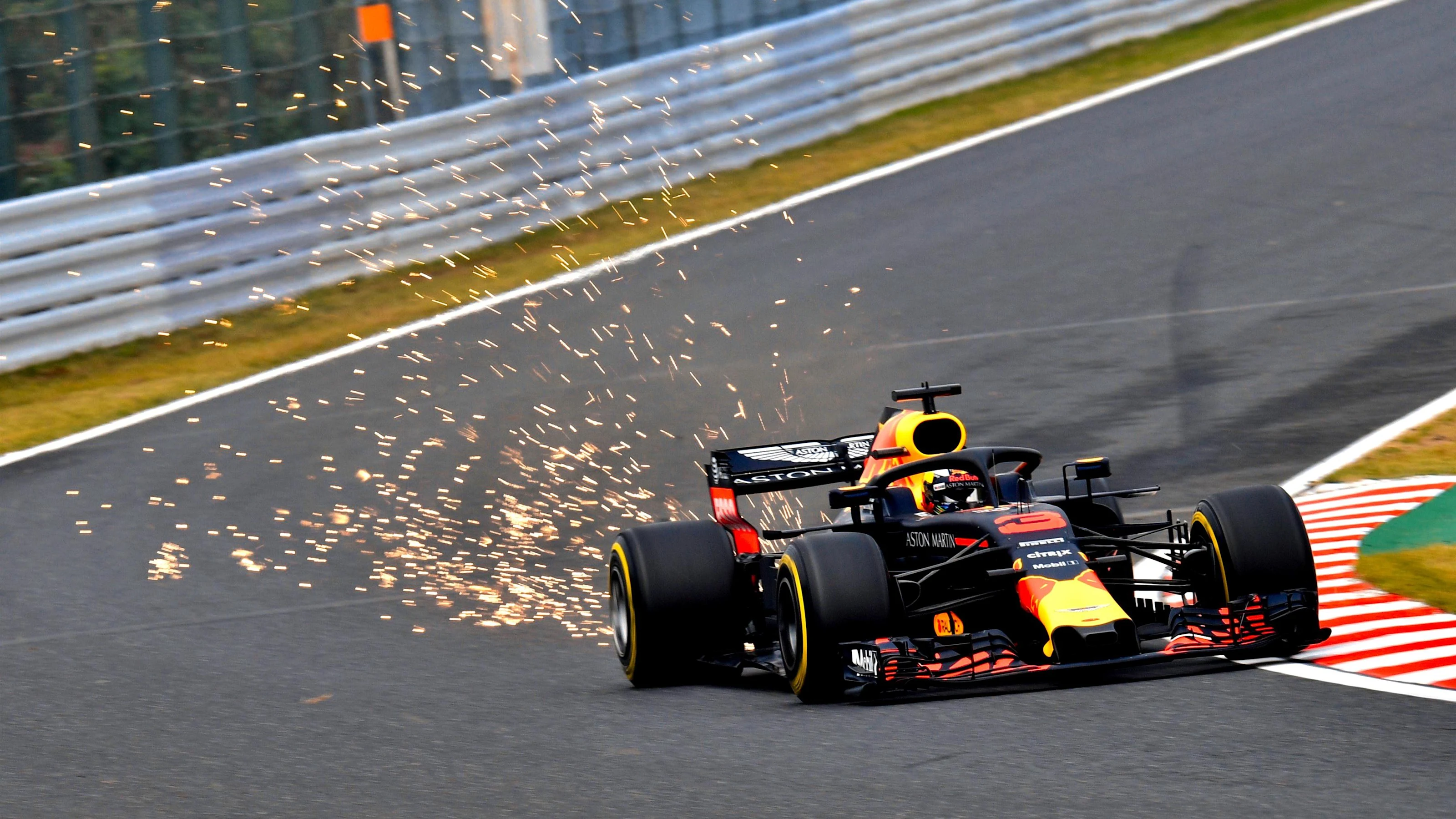 Daniel Ricciardo, Red Bull Racing RB14 at Formula One World Championship, Rd17, Japanese Grand