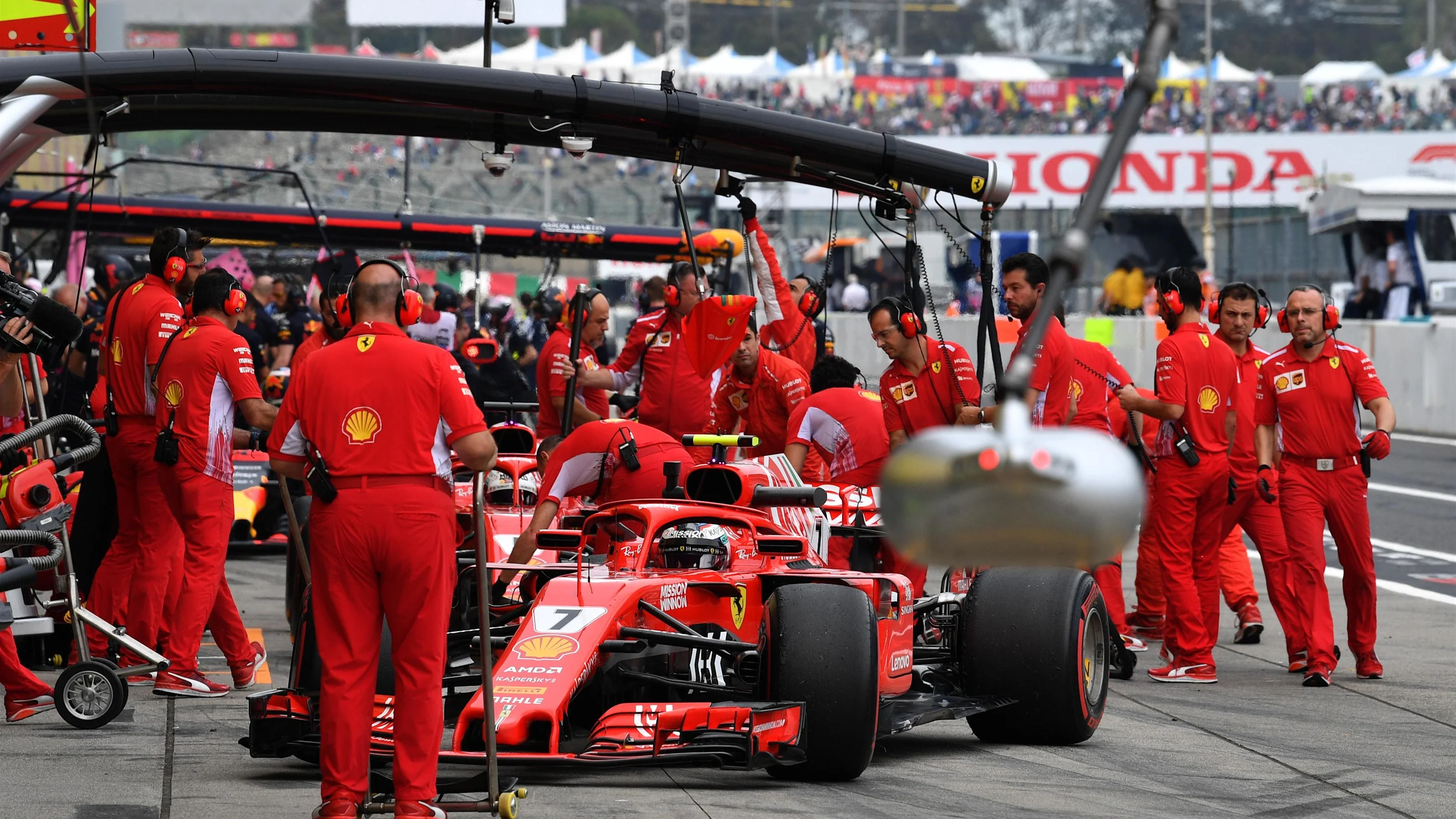 Kimi Raikkonen, Ferrari SF71H at Formula One World Championship, Rd17, Japanese Grand Prix,