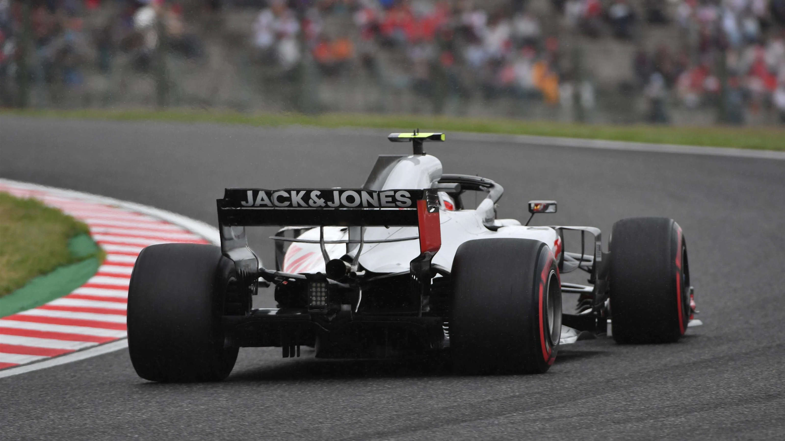 Kevin Magnussen, Haas F1 Team VF-18 at Formula One World Championship, Rd17, Japanese Grand Prix,