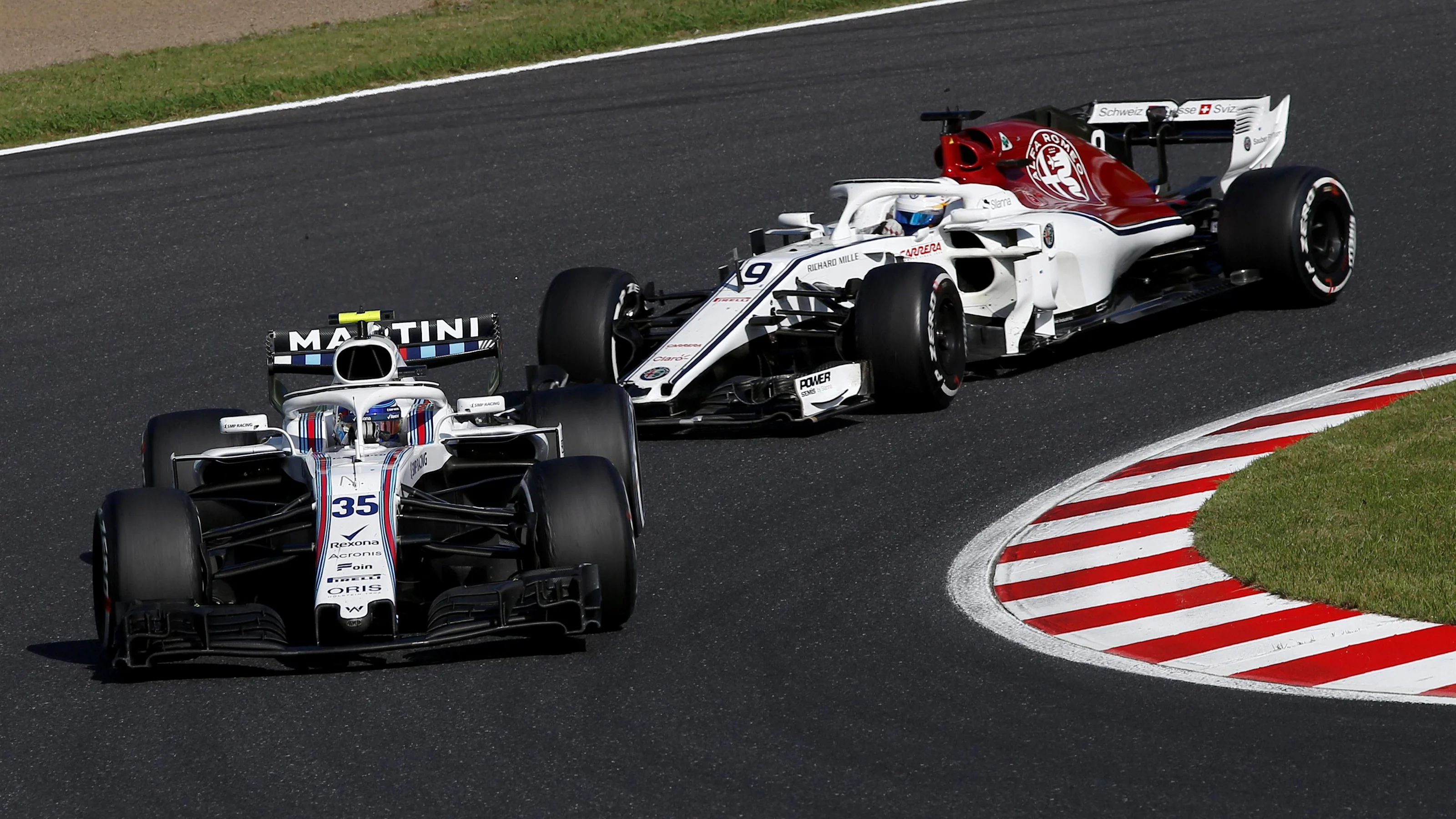 Sergey Sirotkin, Williams FW41 and Marcus Ericsson, Alfa Romeo Sauber C37 at Formula One World
