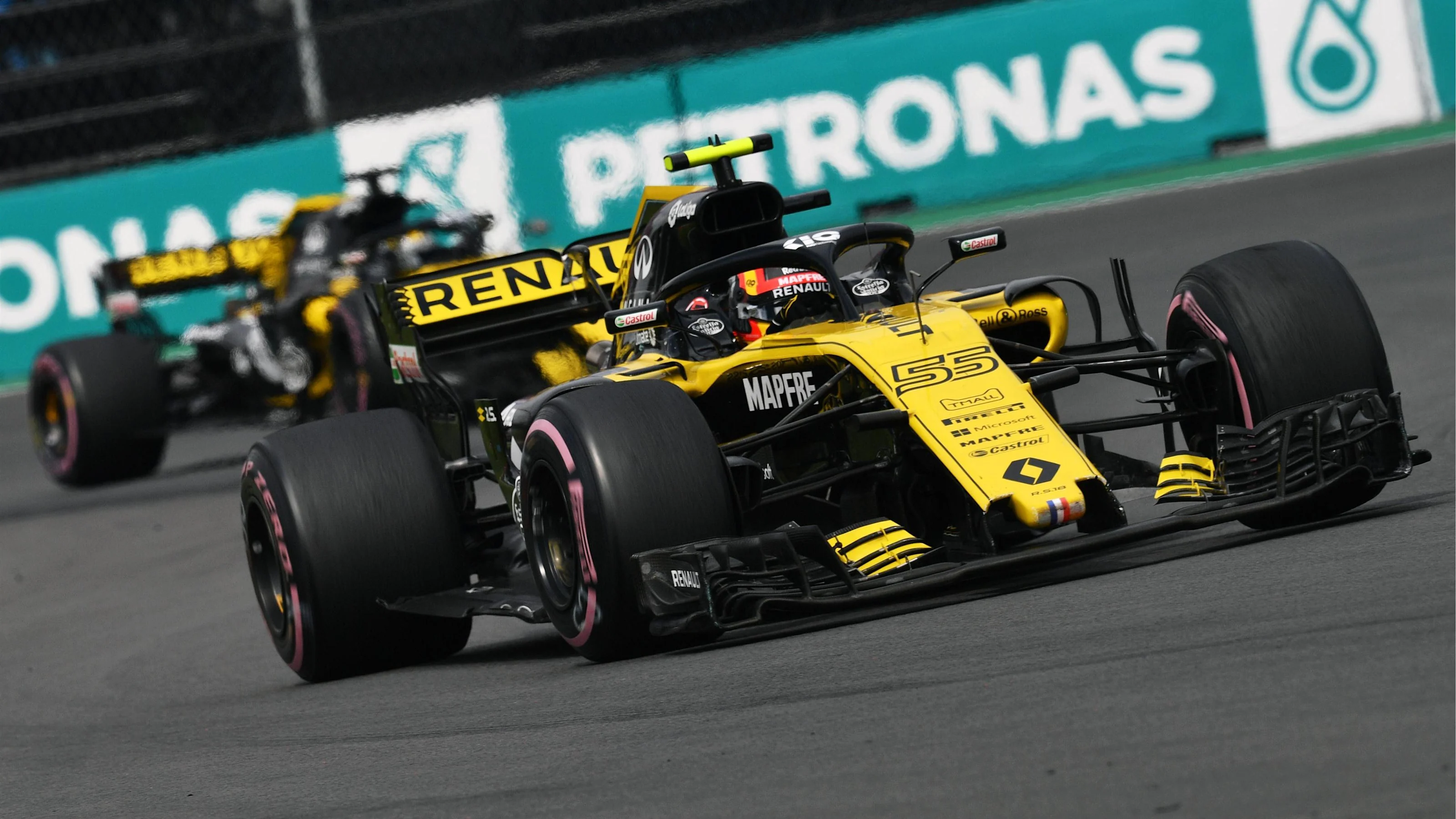 Carlos Sainz Jr, Renault Sport F1 Team R.S. 18 leads Nico Hulkenberg, Renault Sport F1 Team R.S. 18