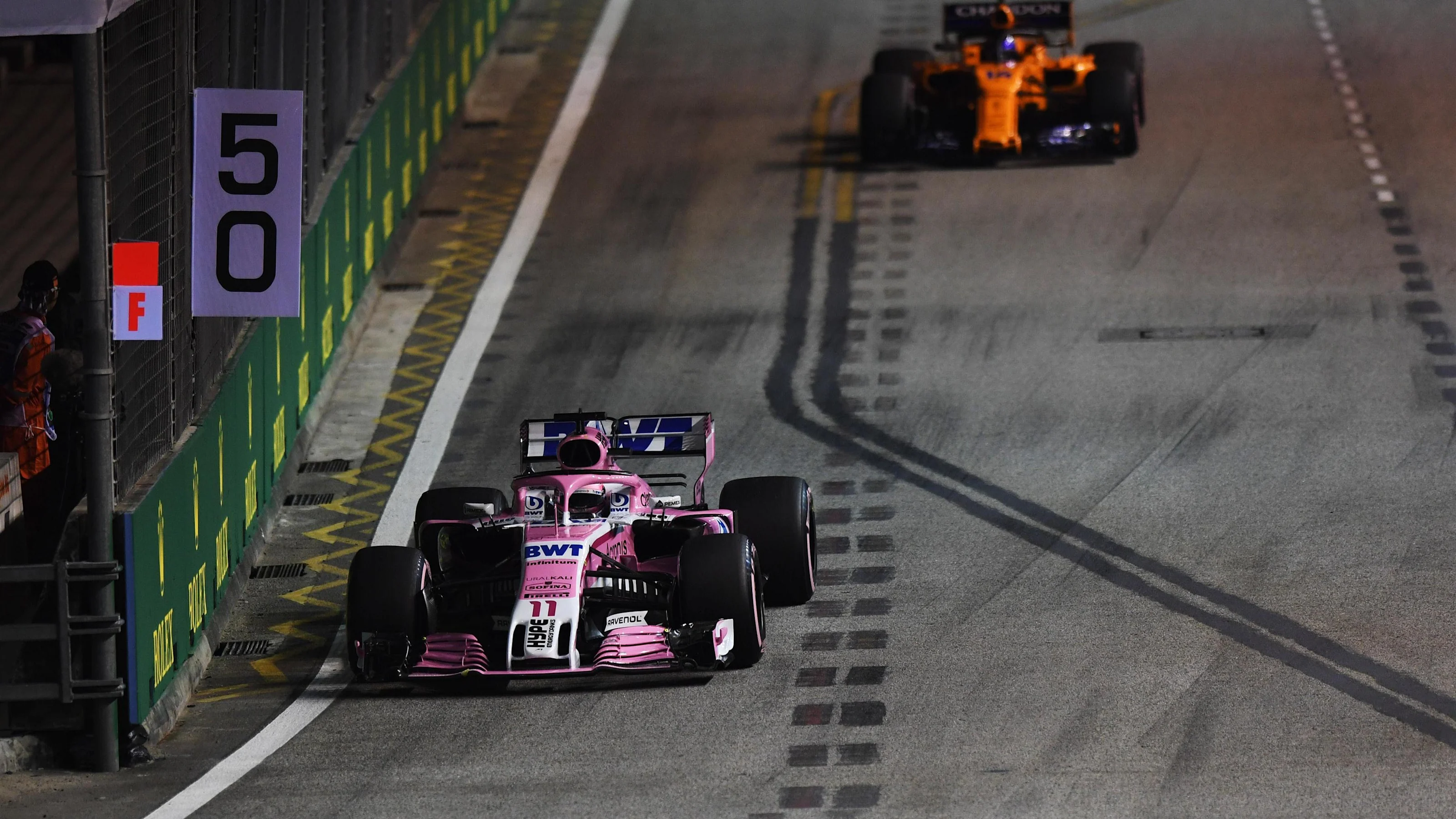 Sergio Perez, Racing Point Force India VJM11 and Fernando Alonso, McLaren MCL33 at Formula One