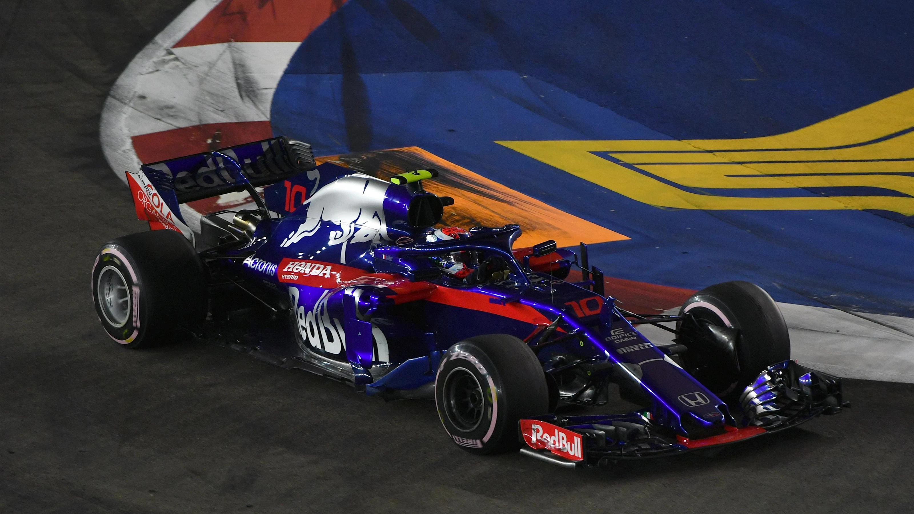 Pierre Gasly, Scuderia Toro Rosso STR13 at Formula One World Championship, Rd15, Singapore Grand