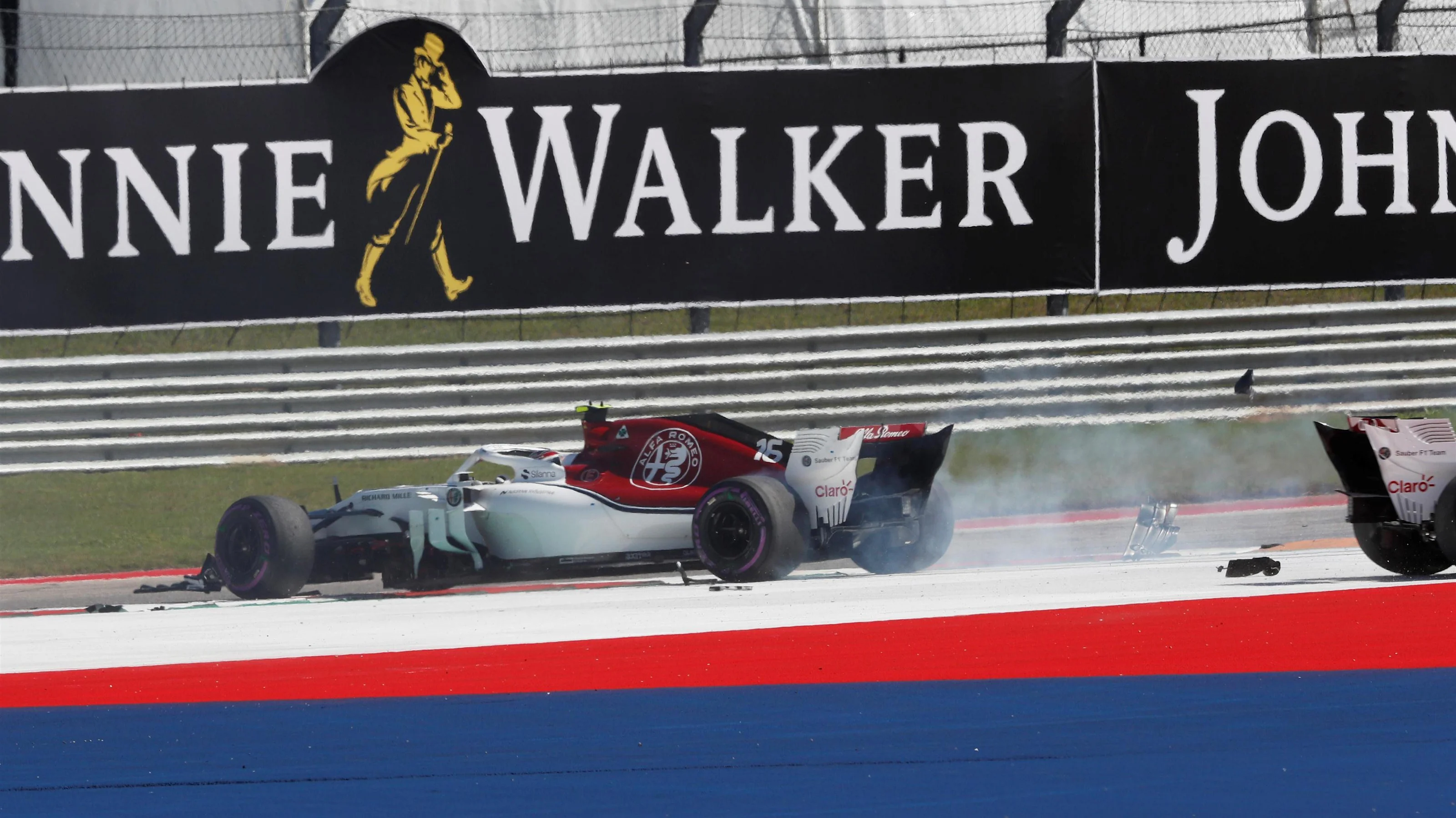 Charles Leclerc, Alfa Romeo Sauber C37 and Marcus Ericsson, Alfa Romeo Sauber C37 clash on lap one