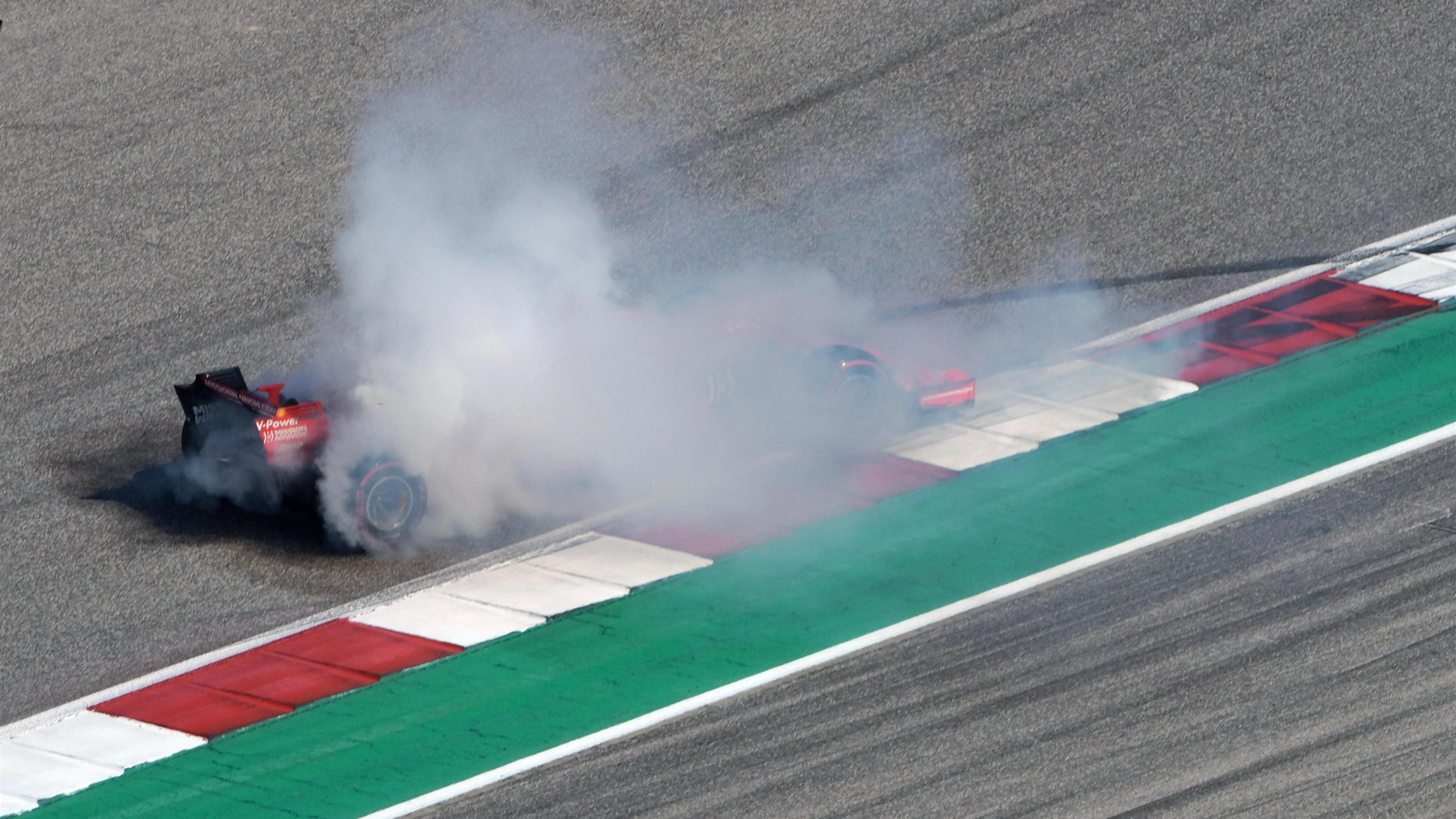 Sebastian Vettel, Ferrari SF71H spins after contact with Daniel Ricciardo, Red Bull Racing RB14 at