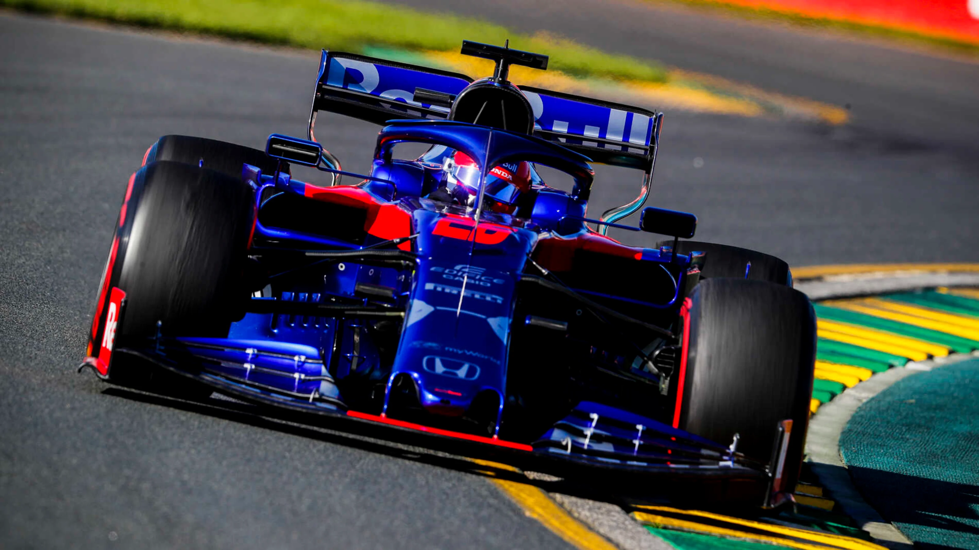 MELBOURNE GRAND PRIX CIRCUIT, AUSTRALIA - MARCH 15: Daniil Kvyat, Toro Roso STR14 during the