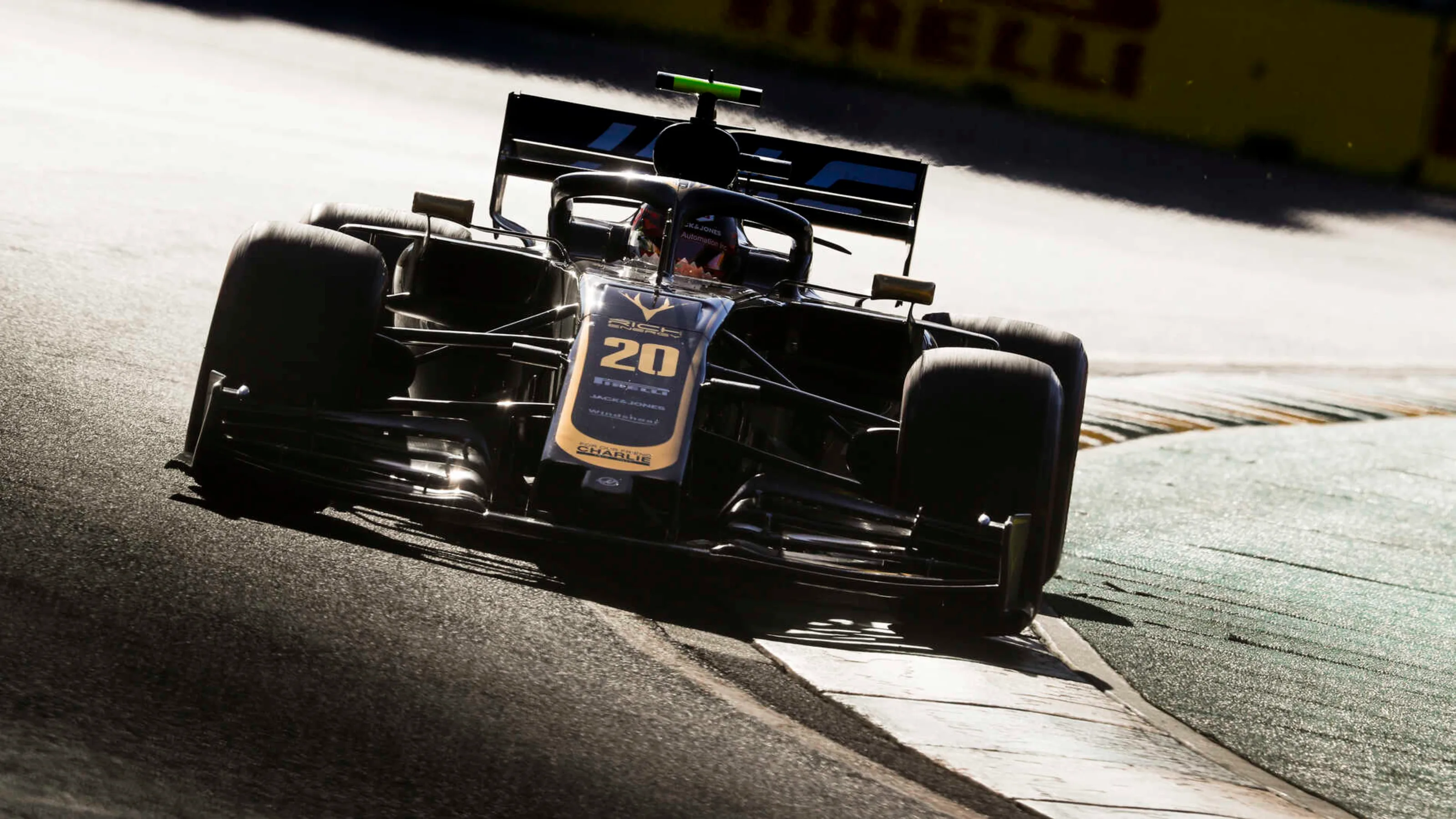 MELBOURNE GRAND PRIX CIRCUIT, AUSTRALIA - MARCH 15: Kevin Magnussen, Haas VF-19 during the