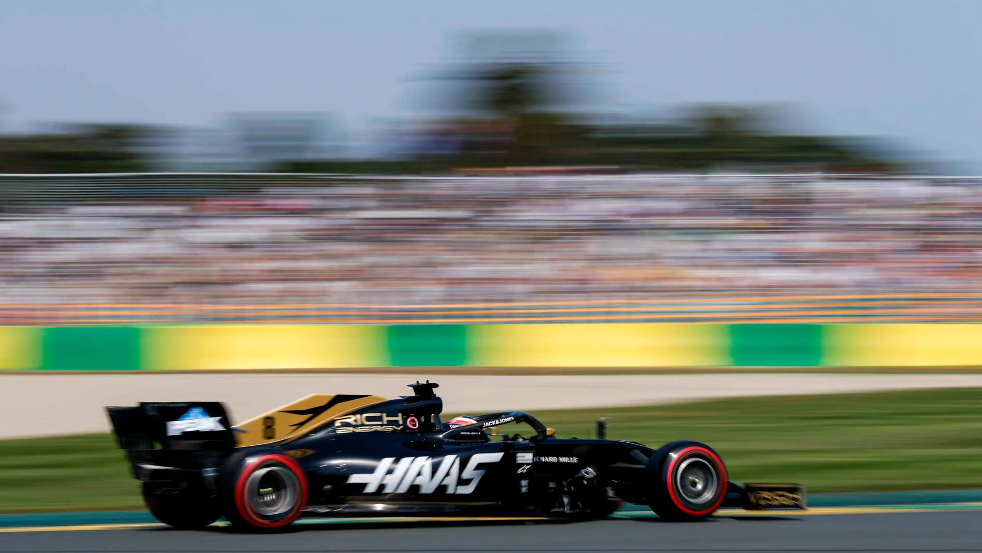 MELBOURNE GRAND PRIX CIRCUIT, AUSTRALIA - MARCH 16: Romain Grosjean, Haas VF-19 during the