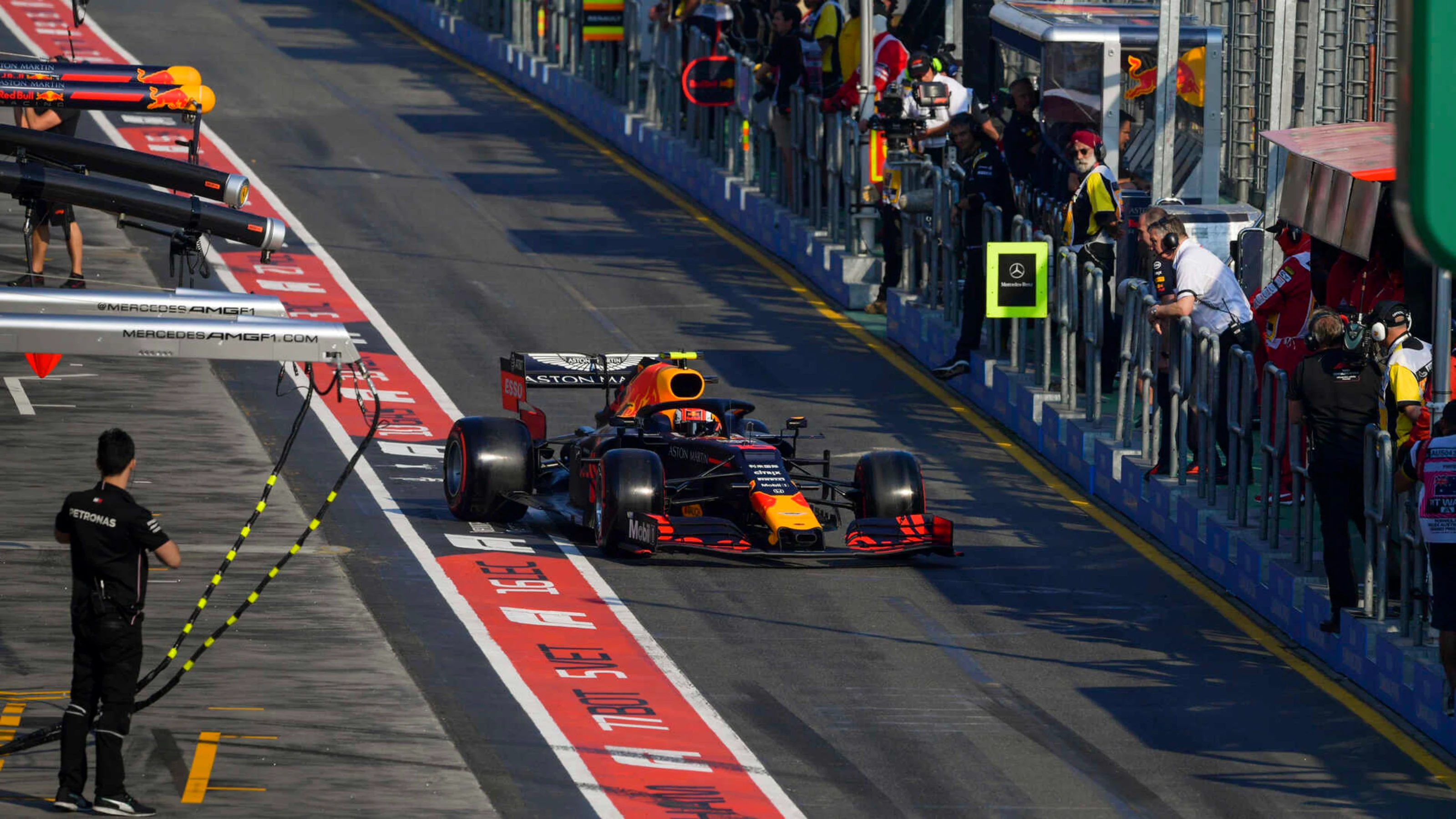 MELBOURNE GRAND PRIX CIRCUIT, AUSTRALIA - MARCH 16: Pierre Gasly, Red Bull Racing RB15 during the
